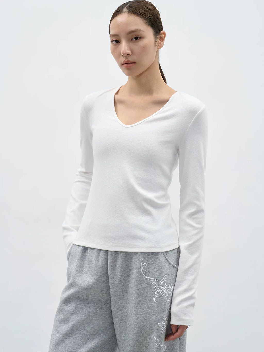 EIGHTHMONTH V-neck Simple and Versatile Long Sleeves