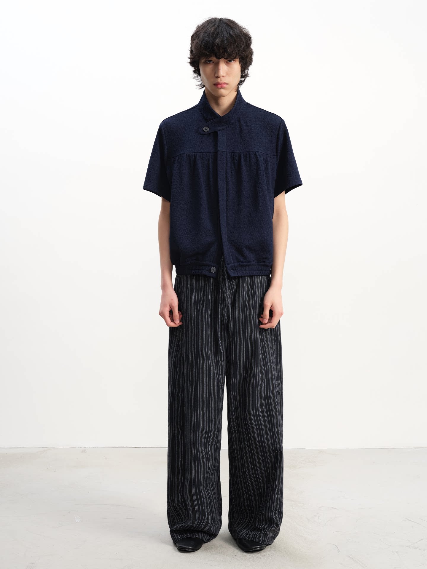 JCAESAR Stand-up Collar Pleated Short-sleeved Shirt
