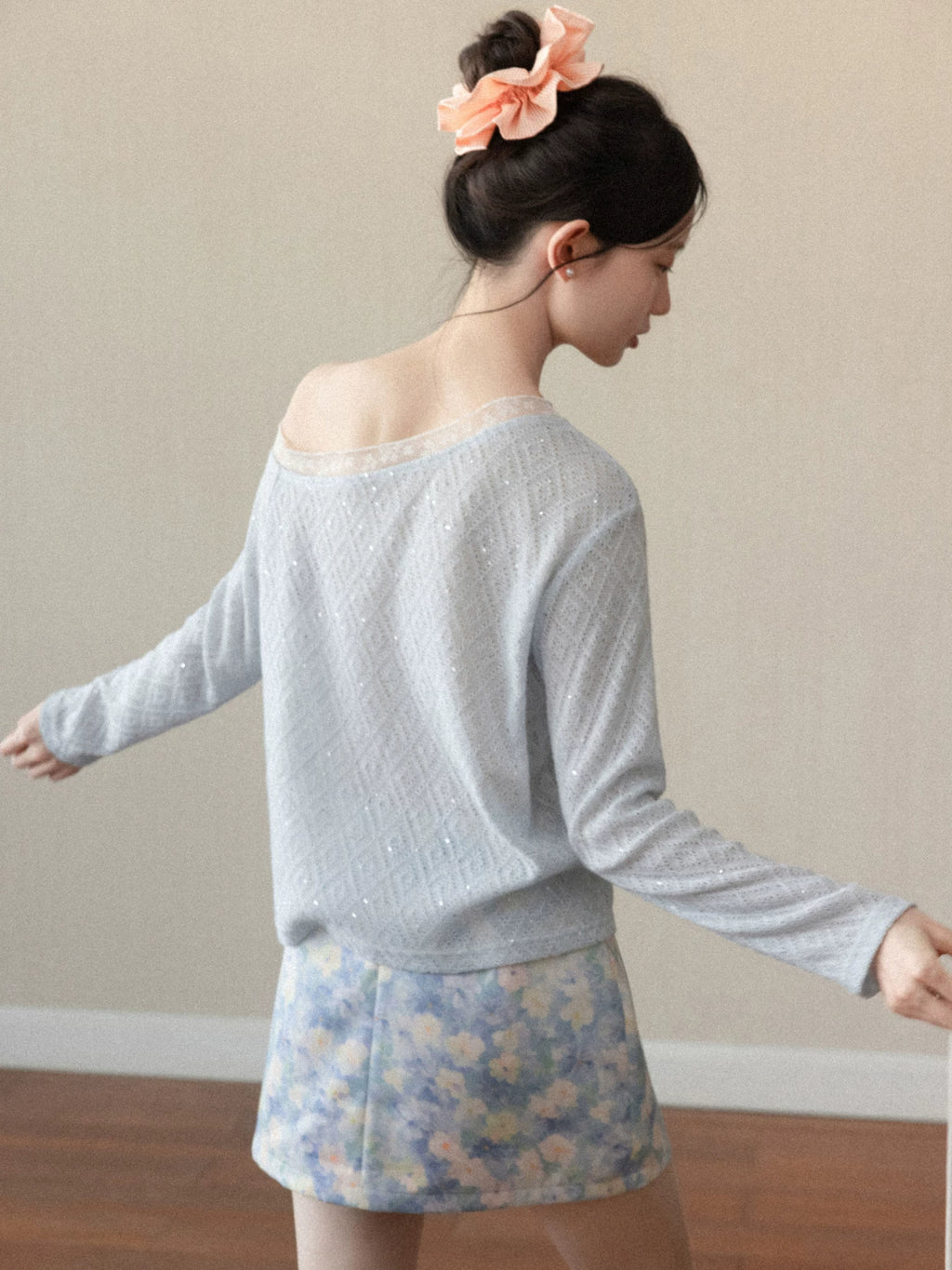 Cantonstory Slanted Shoulder Lace Sequin Cut-out Long Sleeves