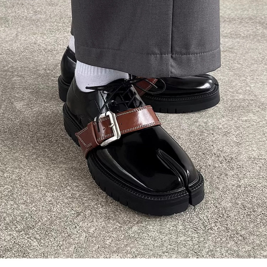 SHENLV STUDIO Buckle Tabi Shoes