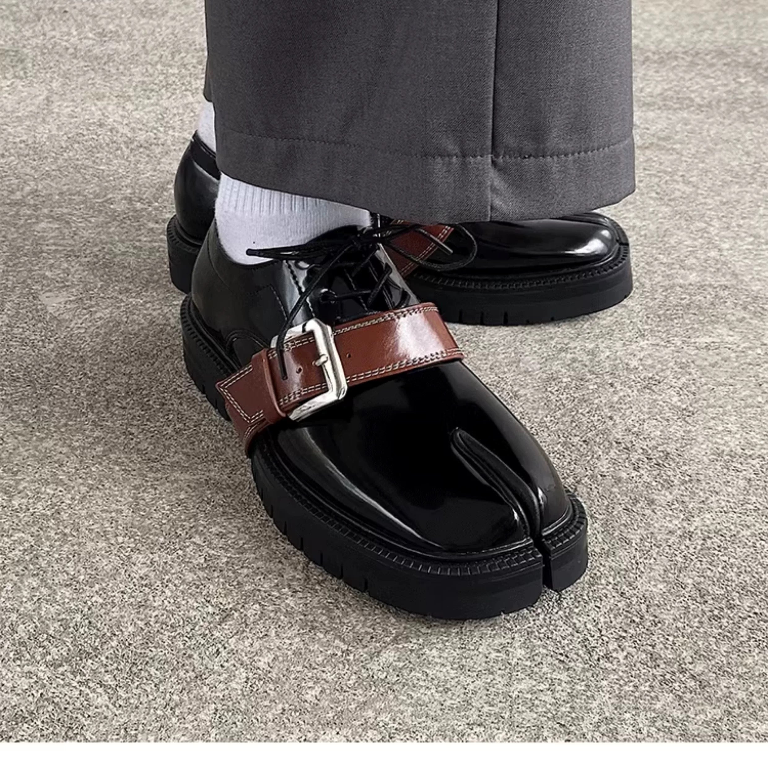 SHENLV STUDIO Buckle Tabi Shoes