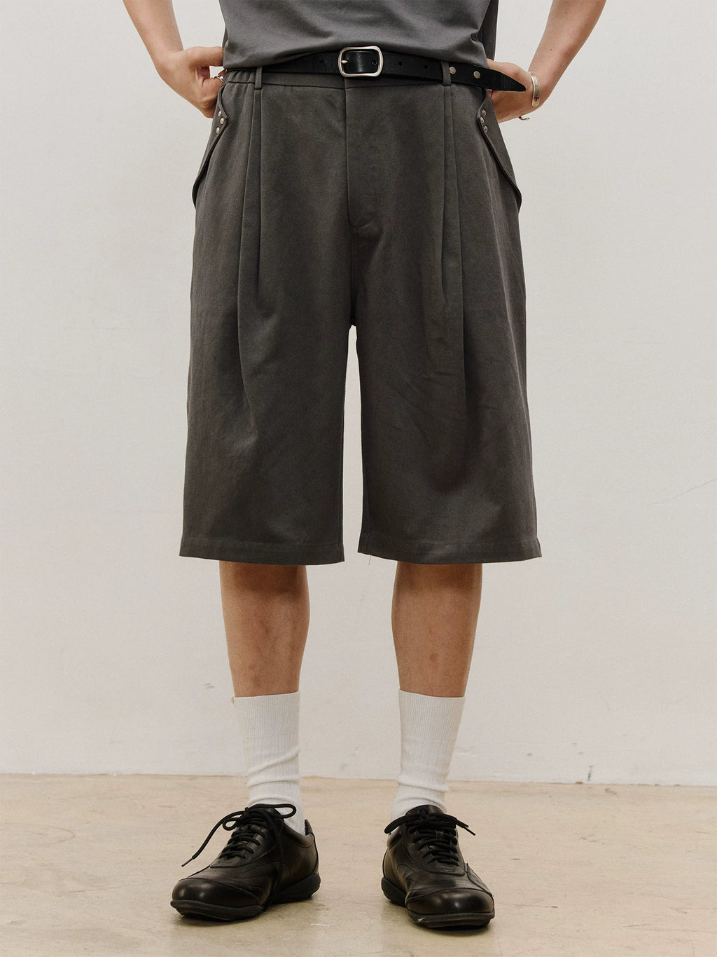 LR MADE Rivet Pleated Shorts