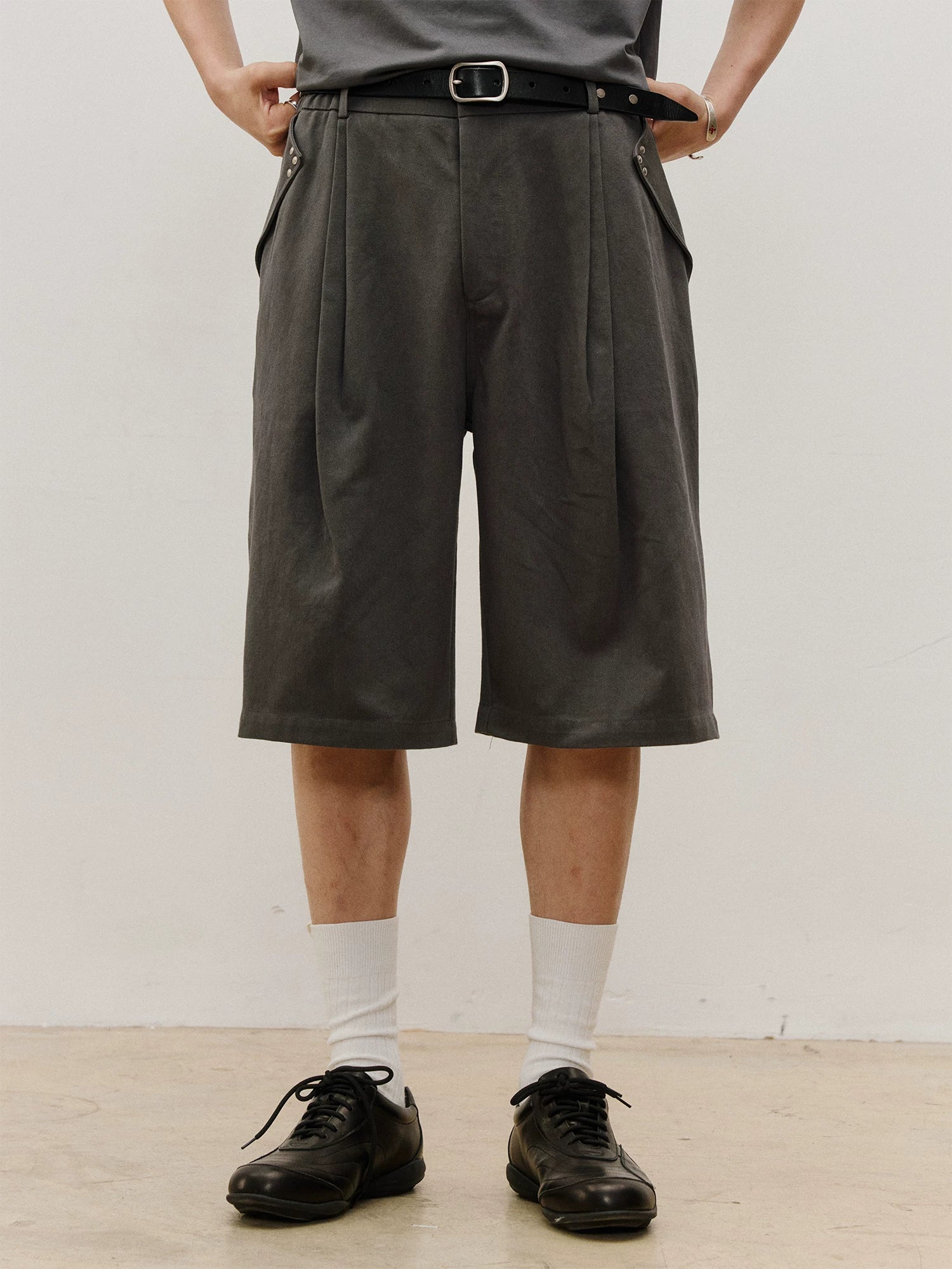 LR MADE Rivet Pleated Shorts