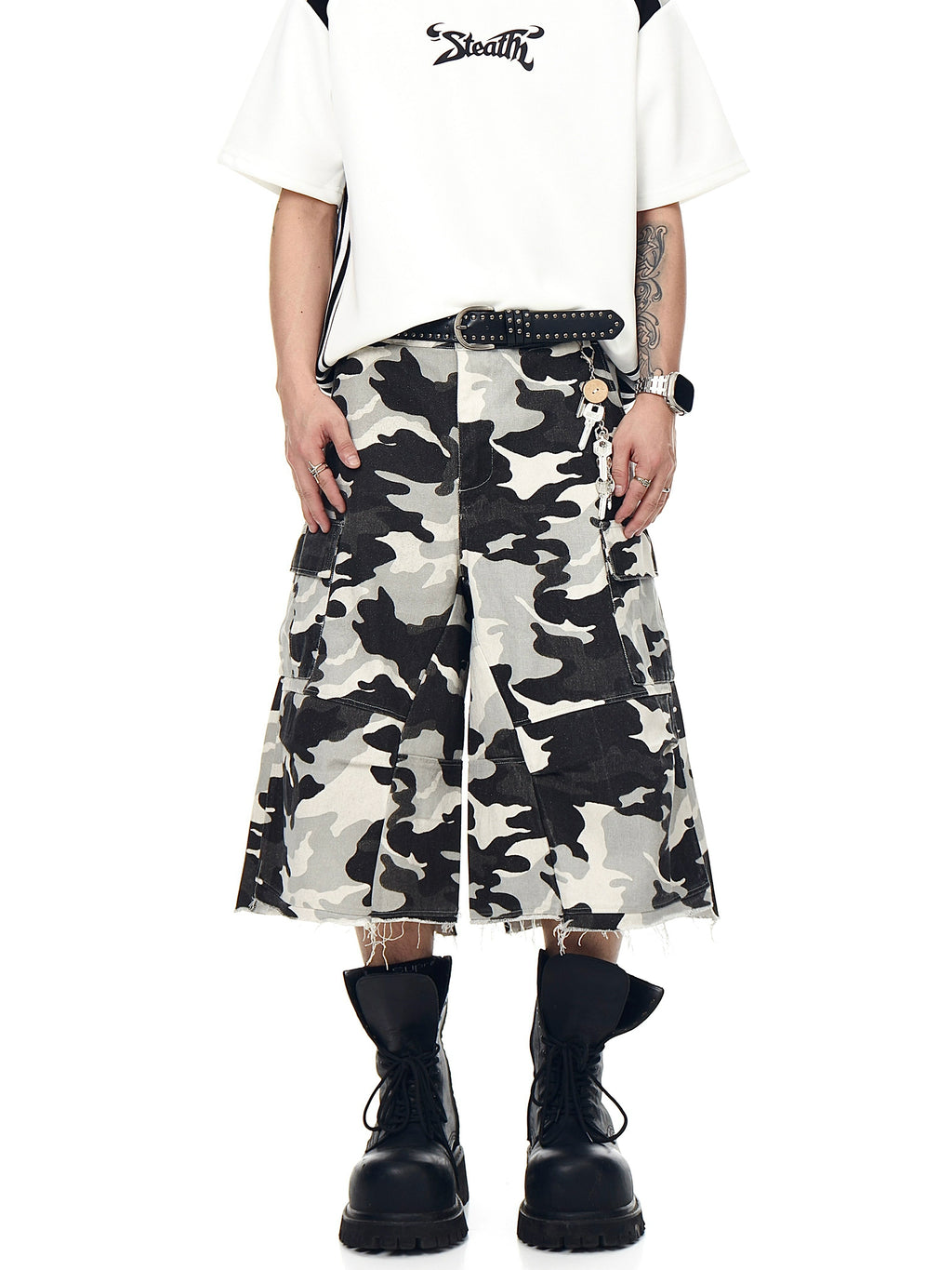 BLACKLISTS Ruining Burrs Brush Wax Camouflage Shorts