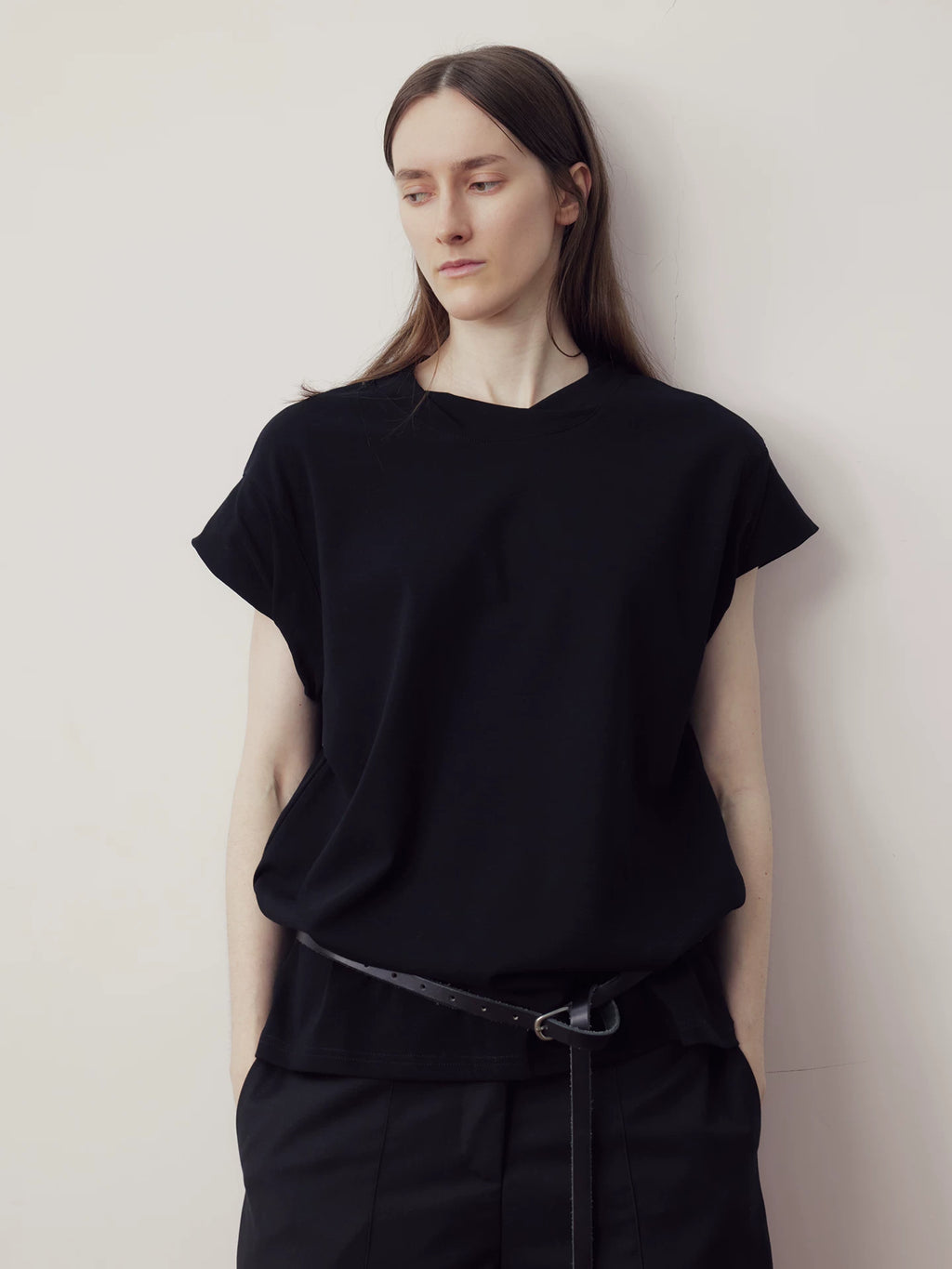 COLN Minimalist Round Neck Tee