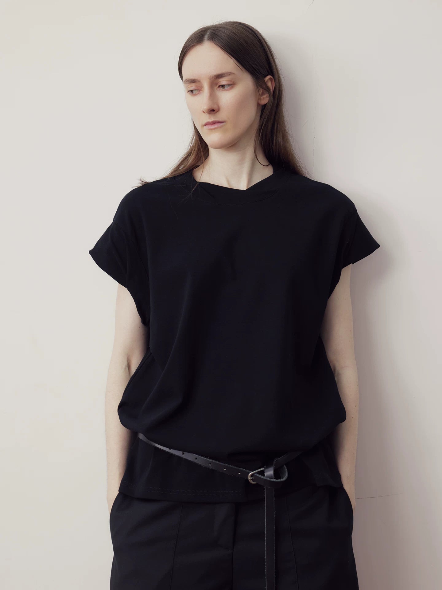 COLN Minimalist Round Neck Tee