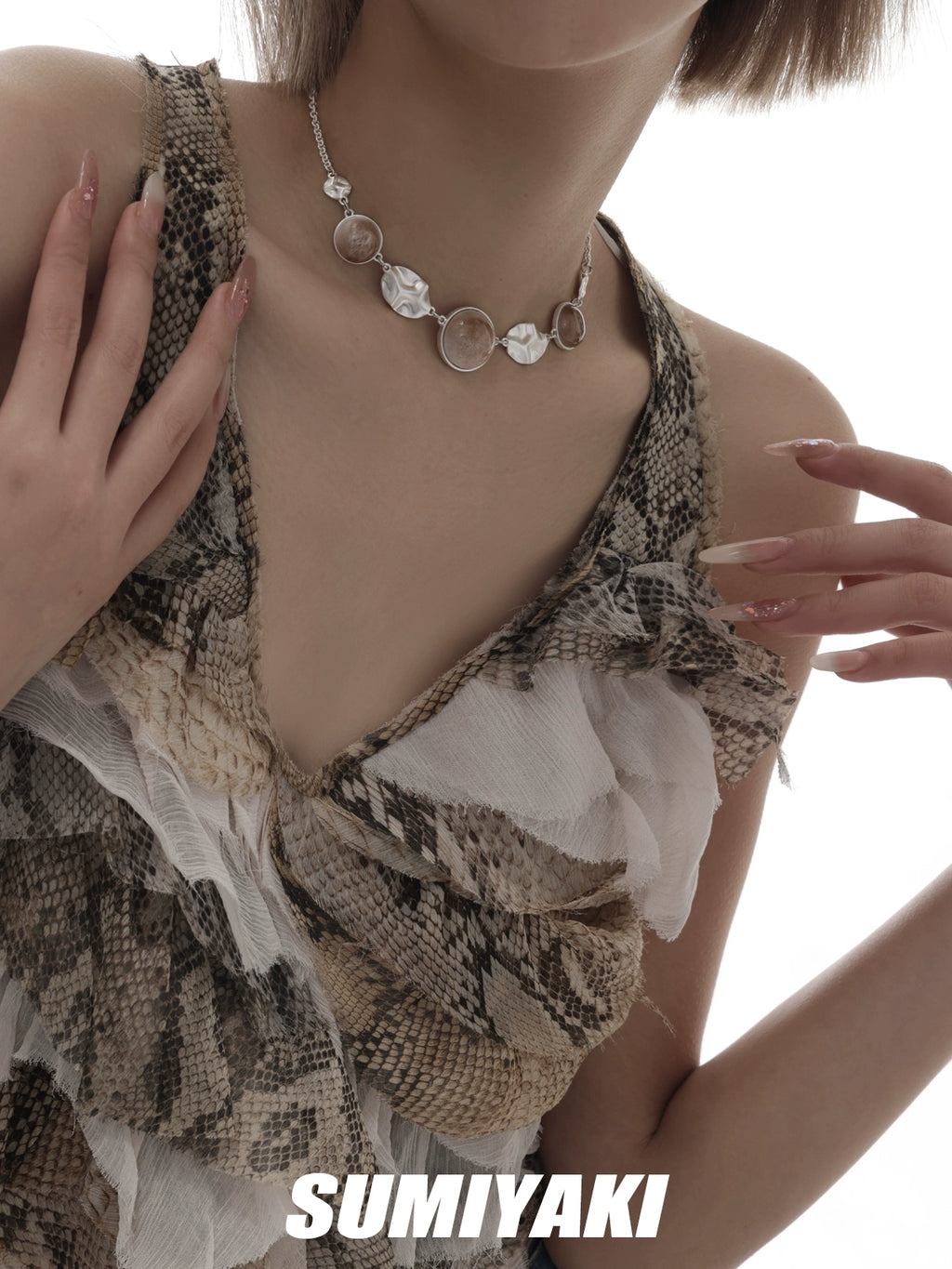 SUMIYAKI Oil Painting Girl Retro Button Necklace