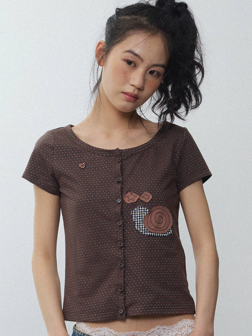 In Two Twos Snail Patch Embroidered Casual Tee
