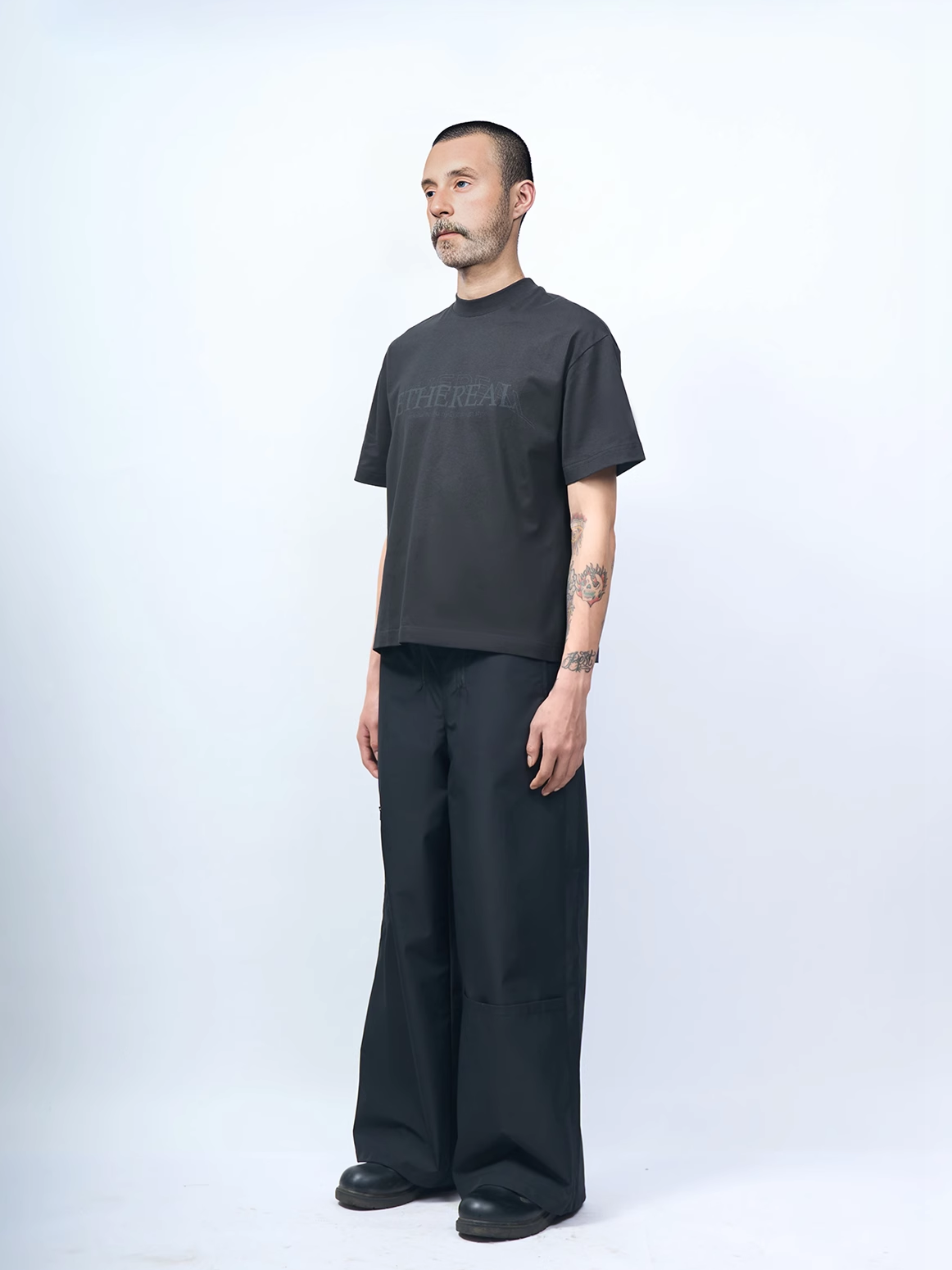 ETHEREAL PRODUCTION  Small Neckline Basic Short Alphabet Printed Tee