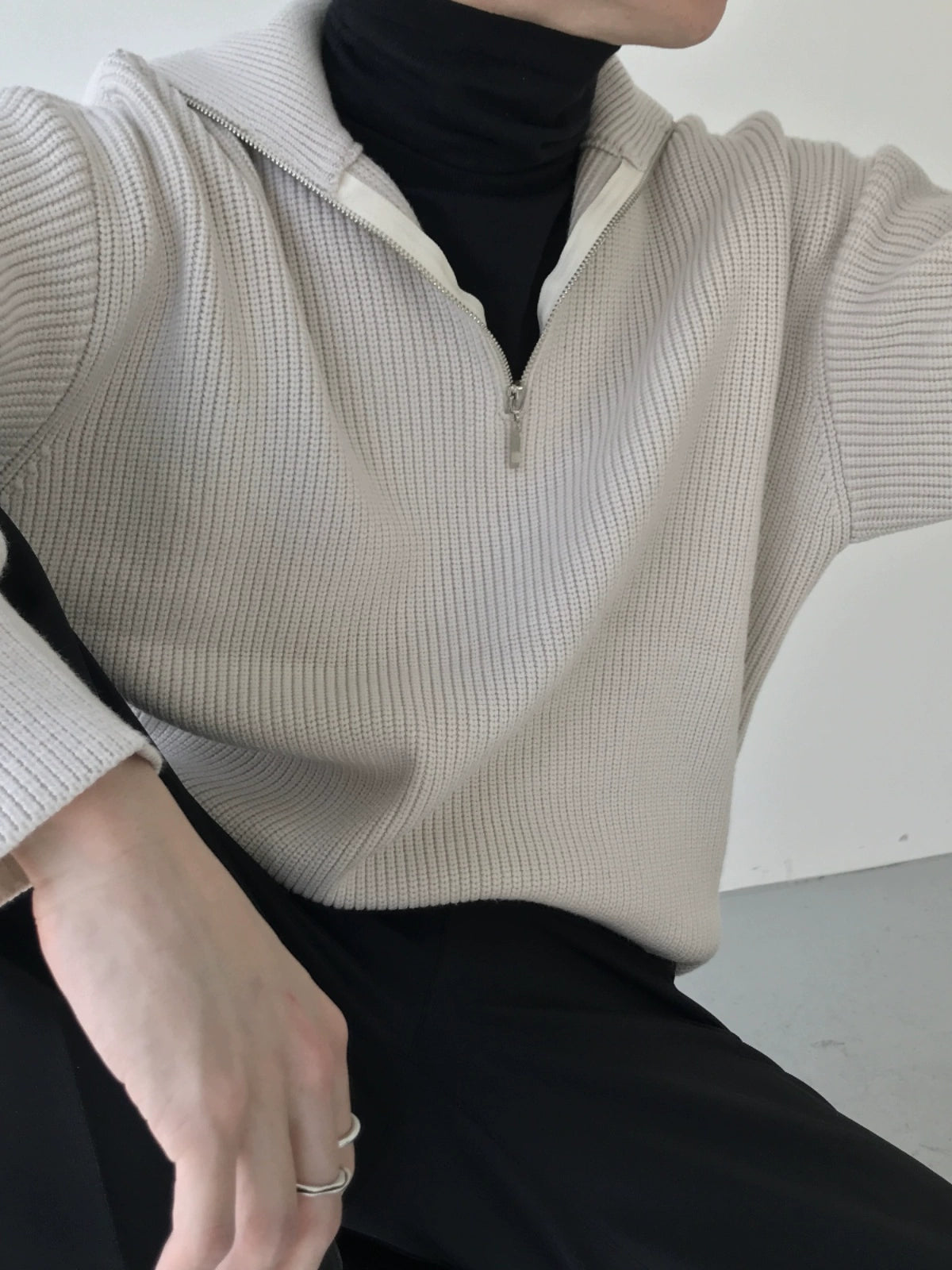 COLN Vintage Turtleneck Zip-up Sweater