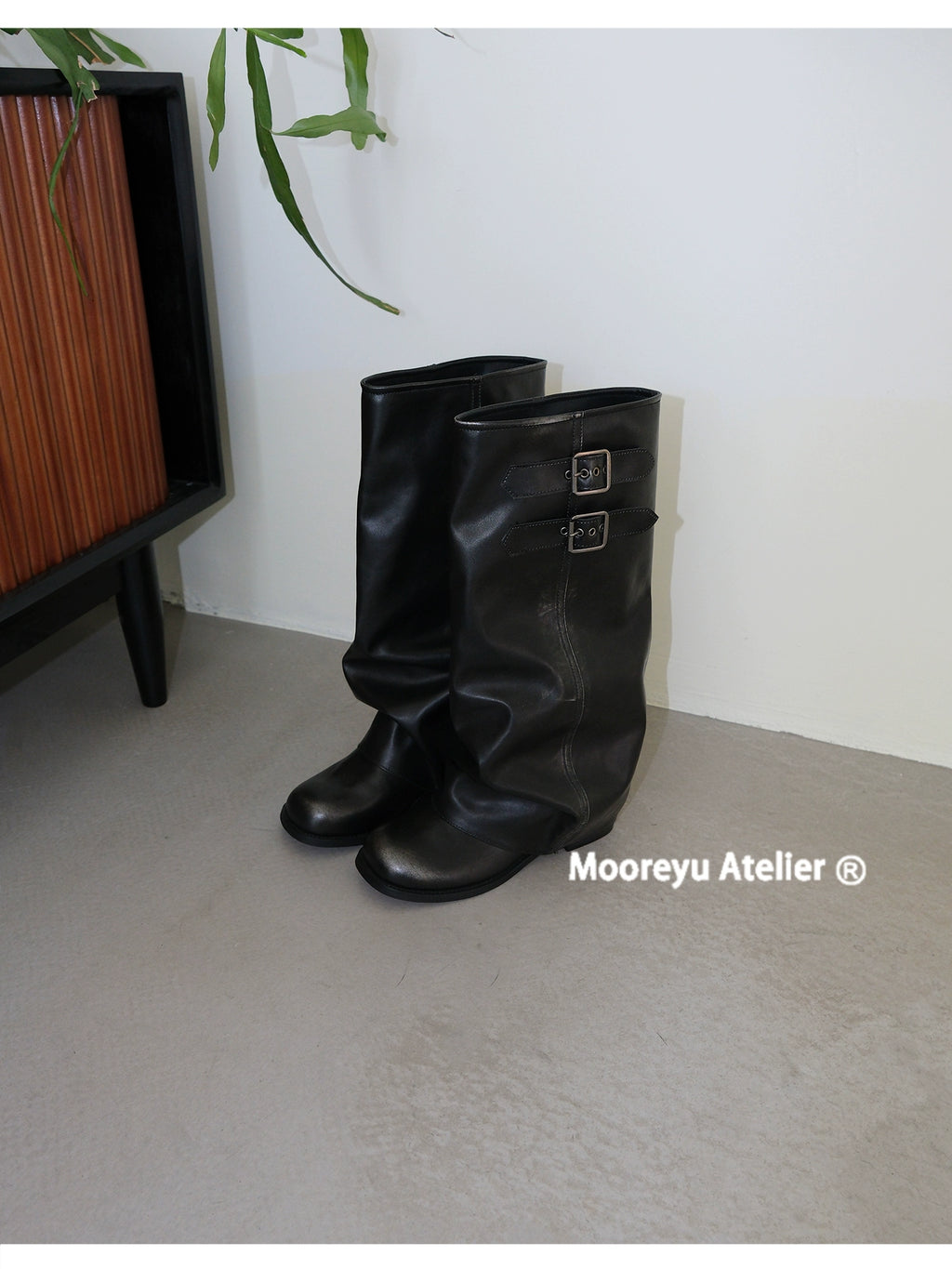 Mooreyu Belt Buckle Vintage Pleated Knight Boots