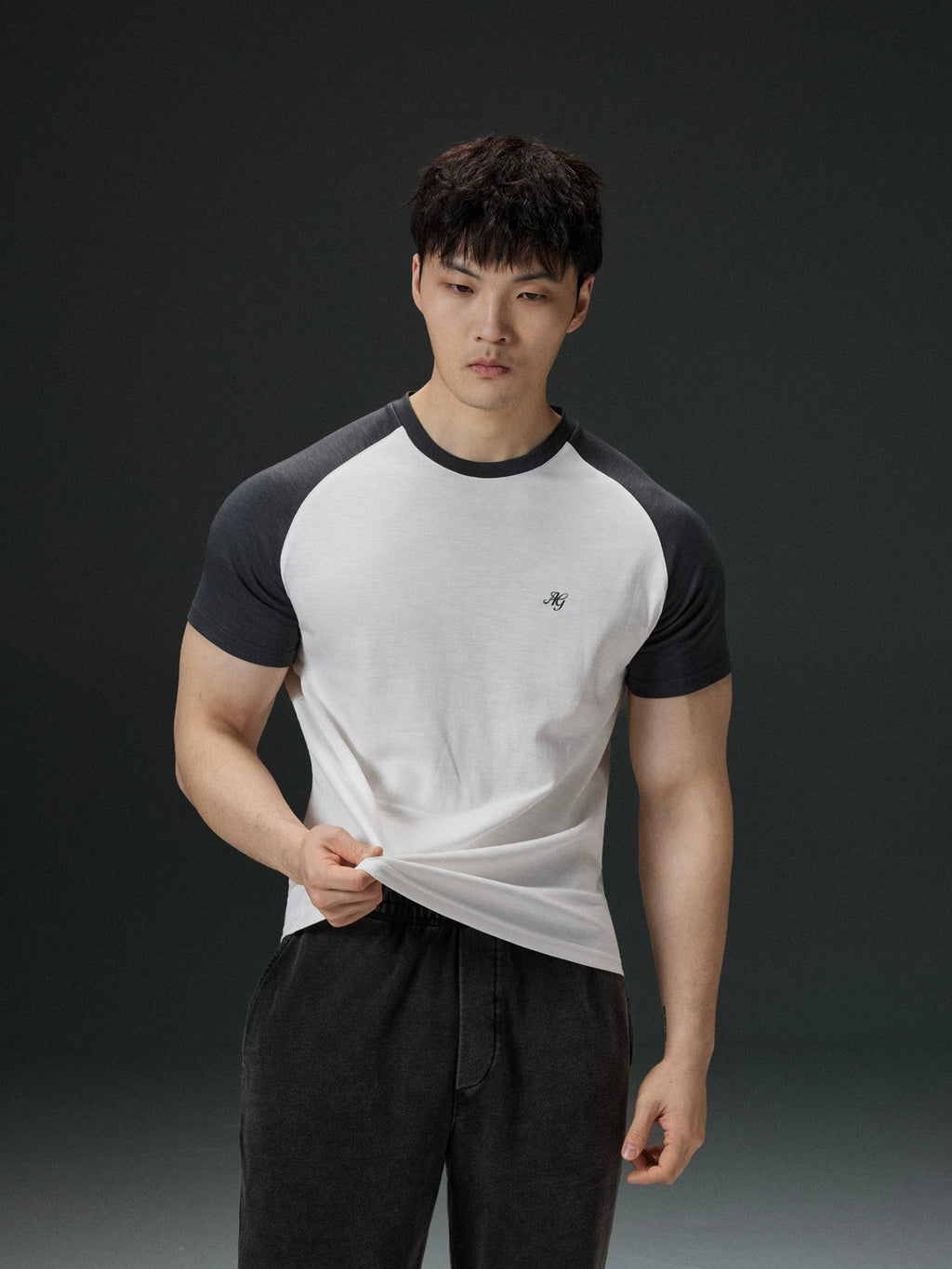 AFTERGLOW Contrast Color Shoulder Sleeve Slim Tee