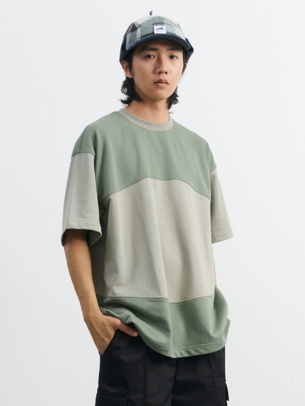 NUMBERSALT Loose Crew Neck Simple Splicing Tee