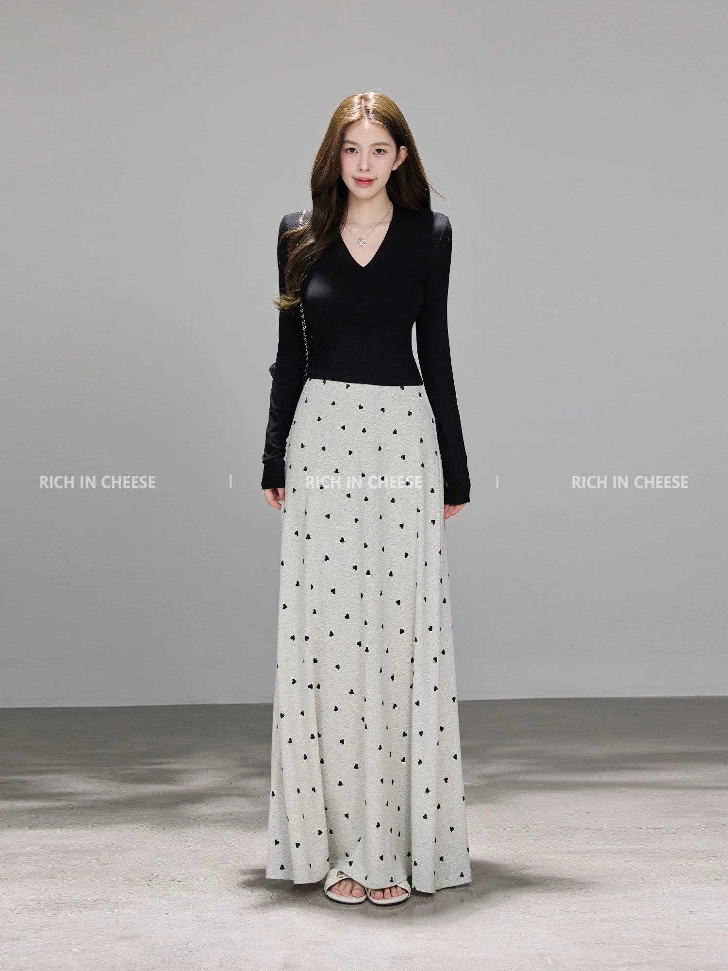 RICH IN CHEESE V-neck Stretch-knit Long-sleeved Skirt Set