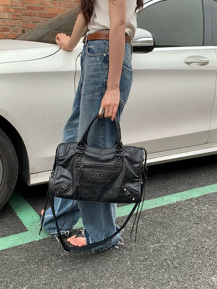 JANDRESS Retro Rivet Large Capacity Shoulder Messenger Bag