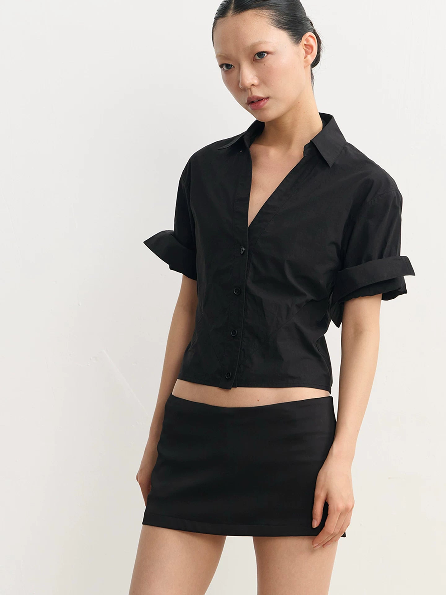 LINY LIBERTY Pinch Pleated V-neck Short Waist Shirt