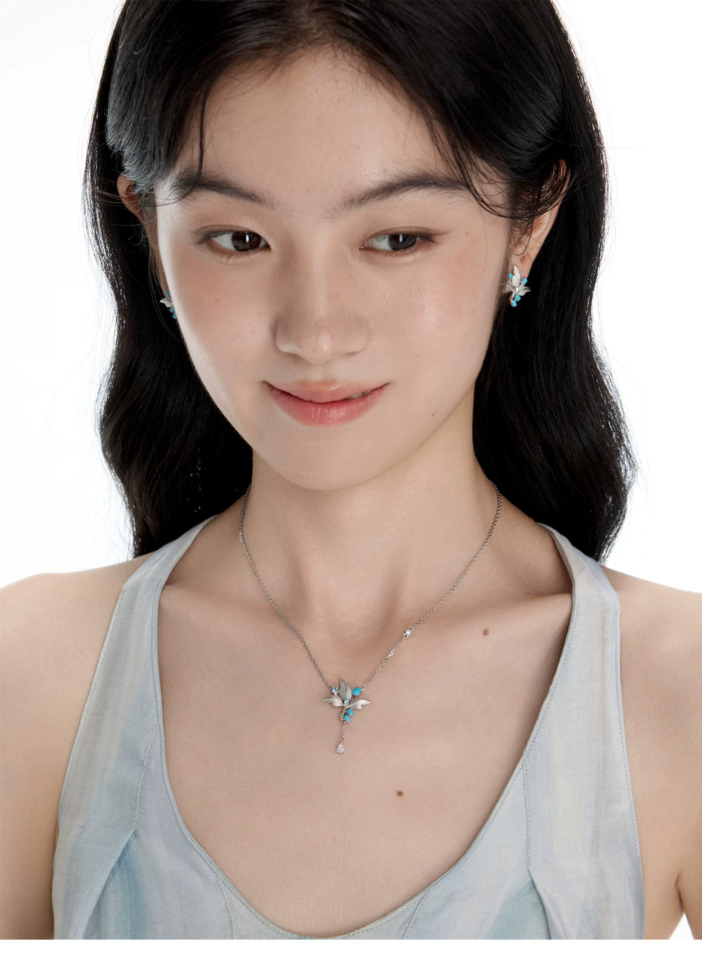NO SOLUTION Blue Turquoise Diamond Brushed Leaf Water Drop Necklace