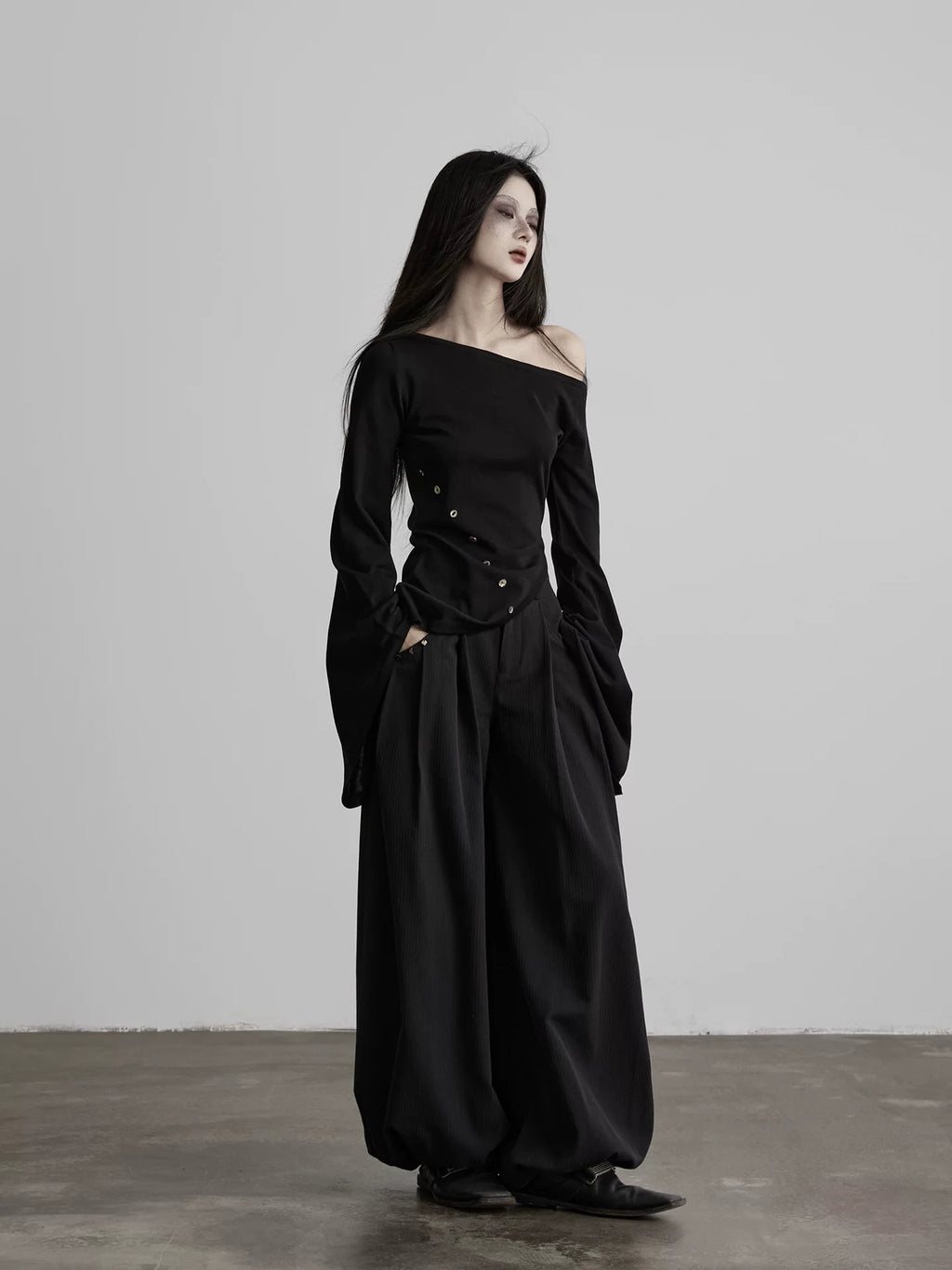 INDULG Slanted Shoulder Thin Knitted Long Sleeves