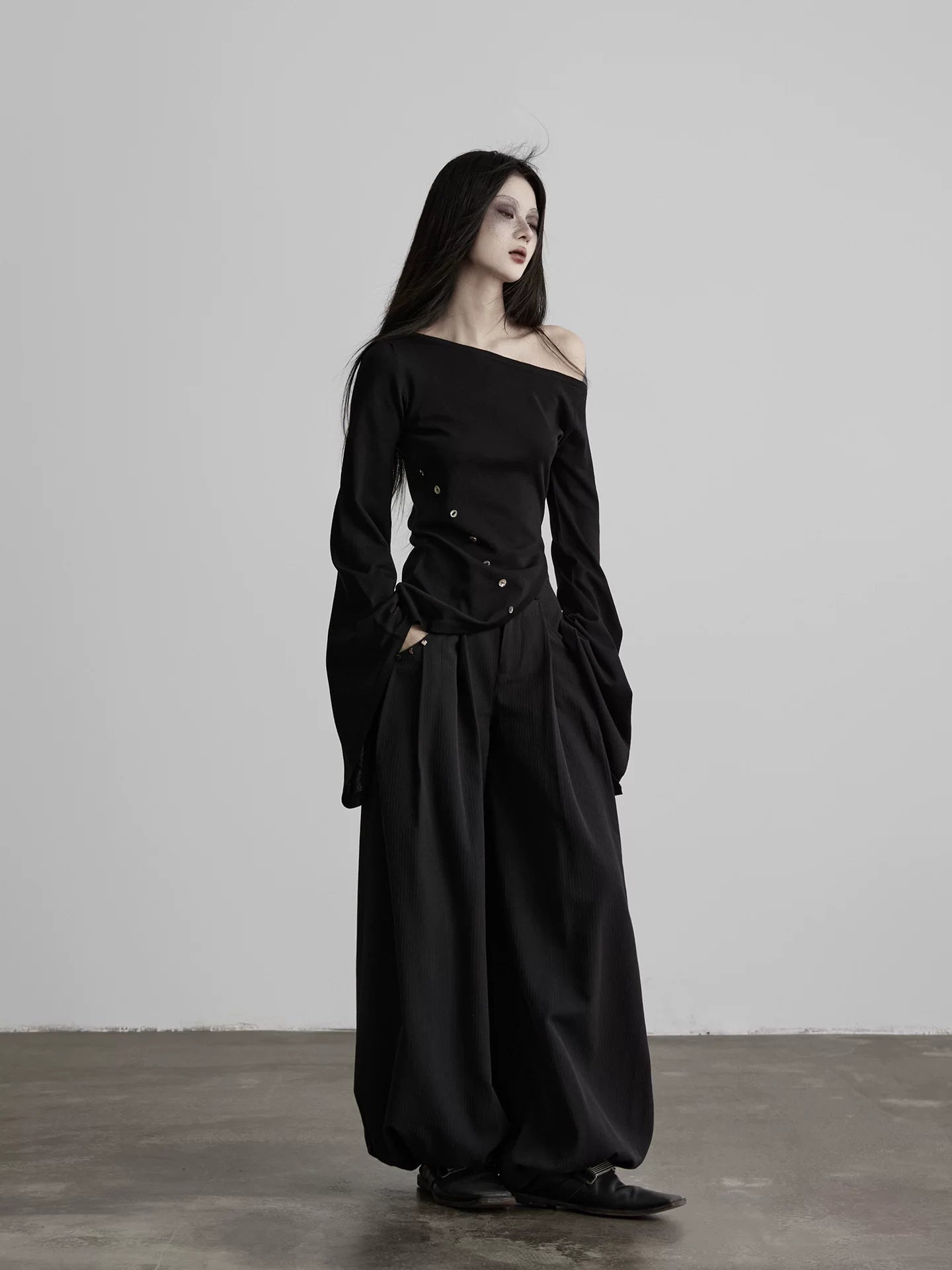 INDULG Slanted Shoulder Thin Knitted Long Sleeves