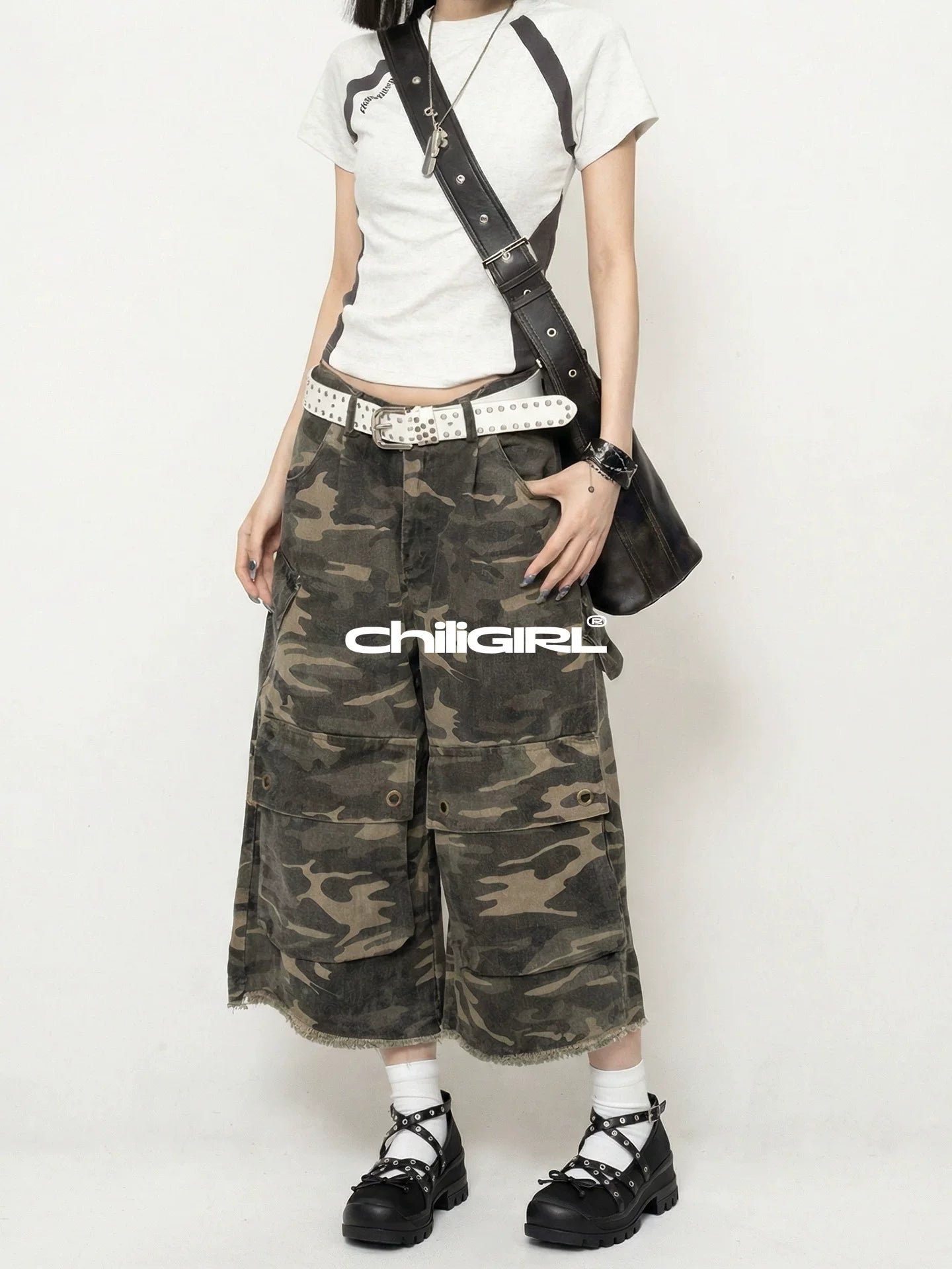 CHILIGIRL Rivet Strap Platform Shoes