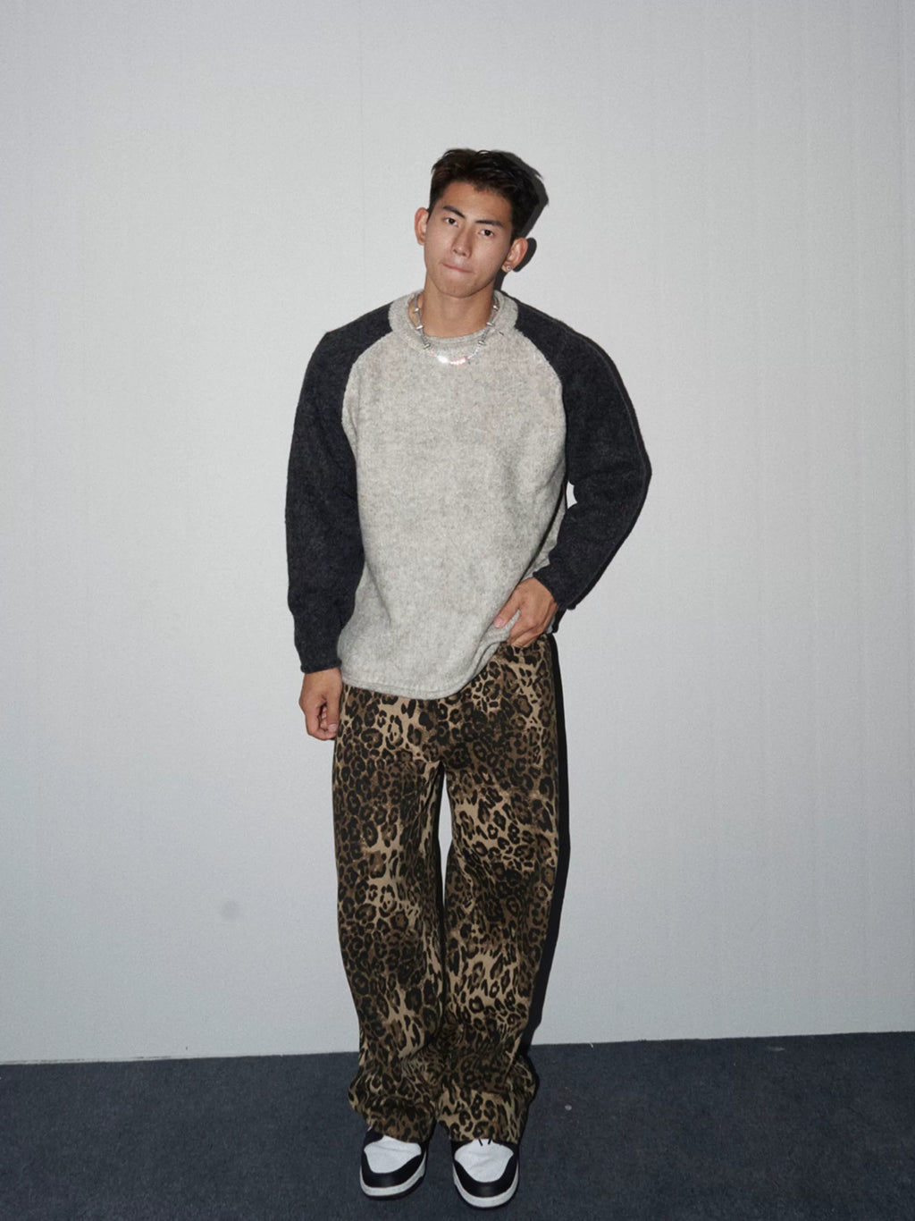 PAPASLILMONSTER Spliced Shoulder Crew Neck Sweater