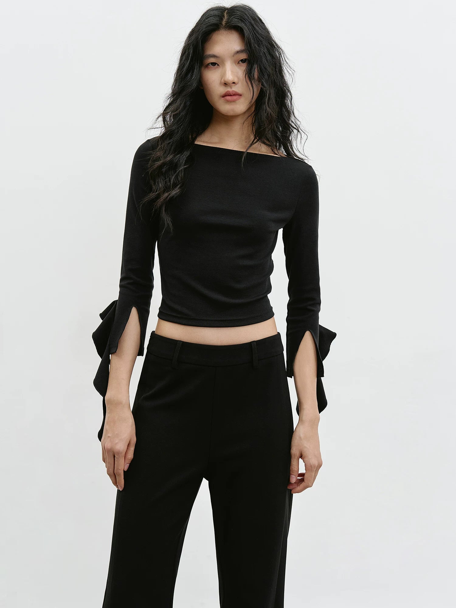 EIGHTHMONTH Slim and Thin Casual Tee