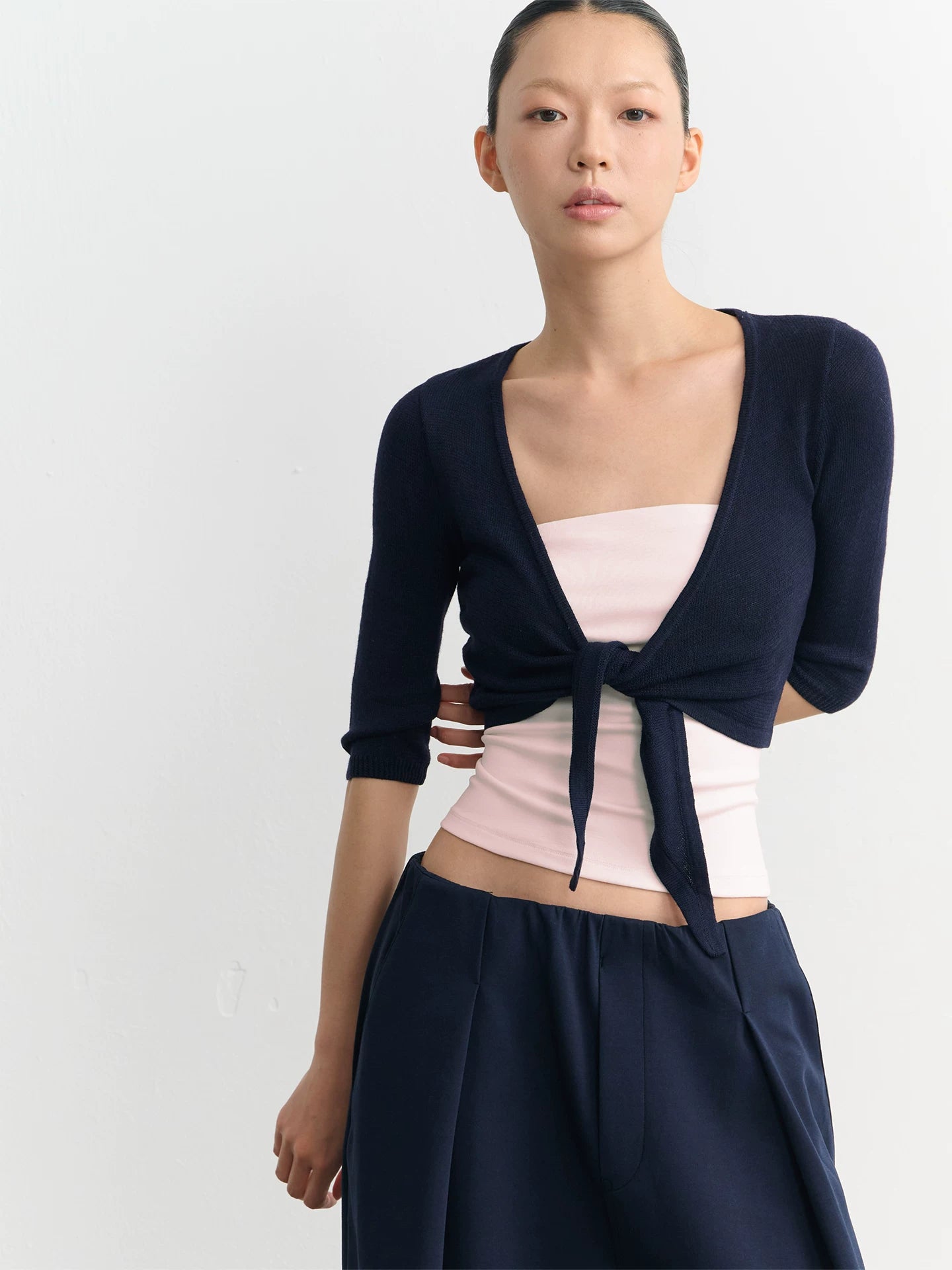 LINY LIBERTY Stretch-knit V-neck Strap-on Short Cardigan