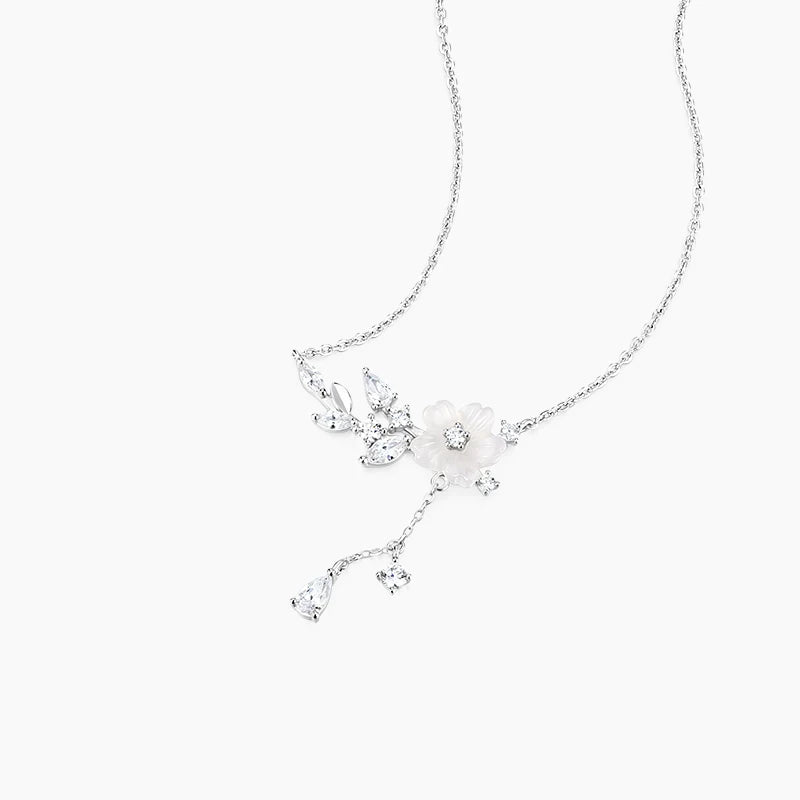 KADER Camellia Niche Necklace