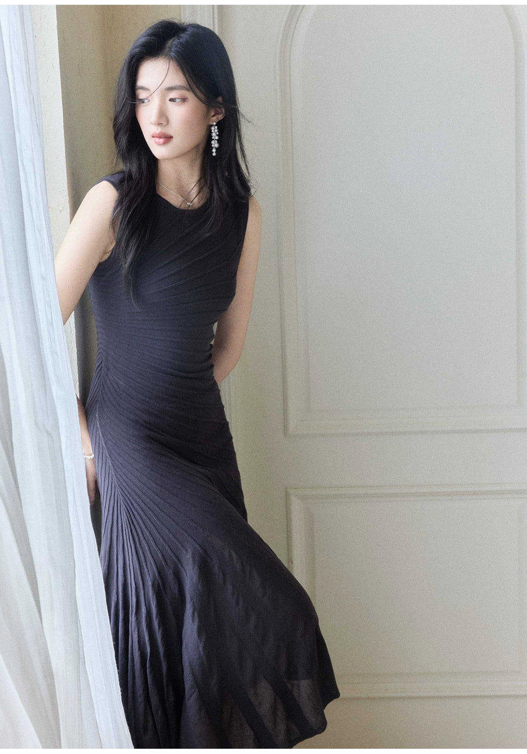 TYANG High-end Temperament Sleeveless Diagonal Pleated Dress