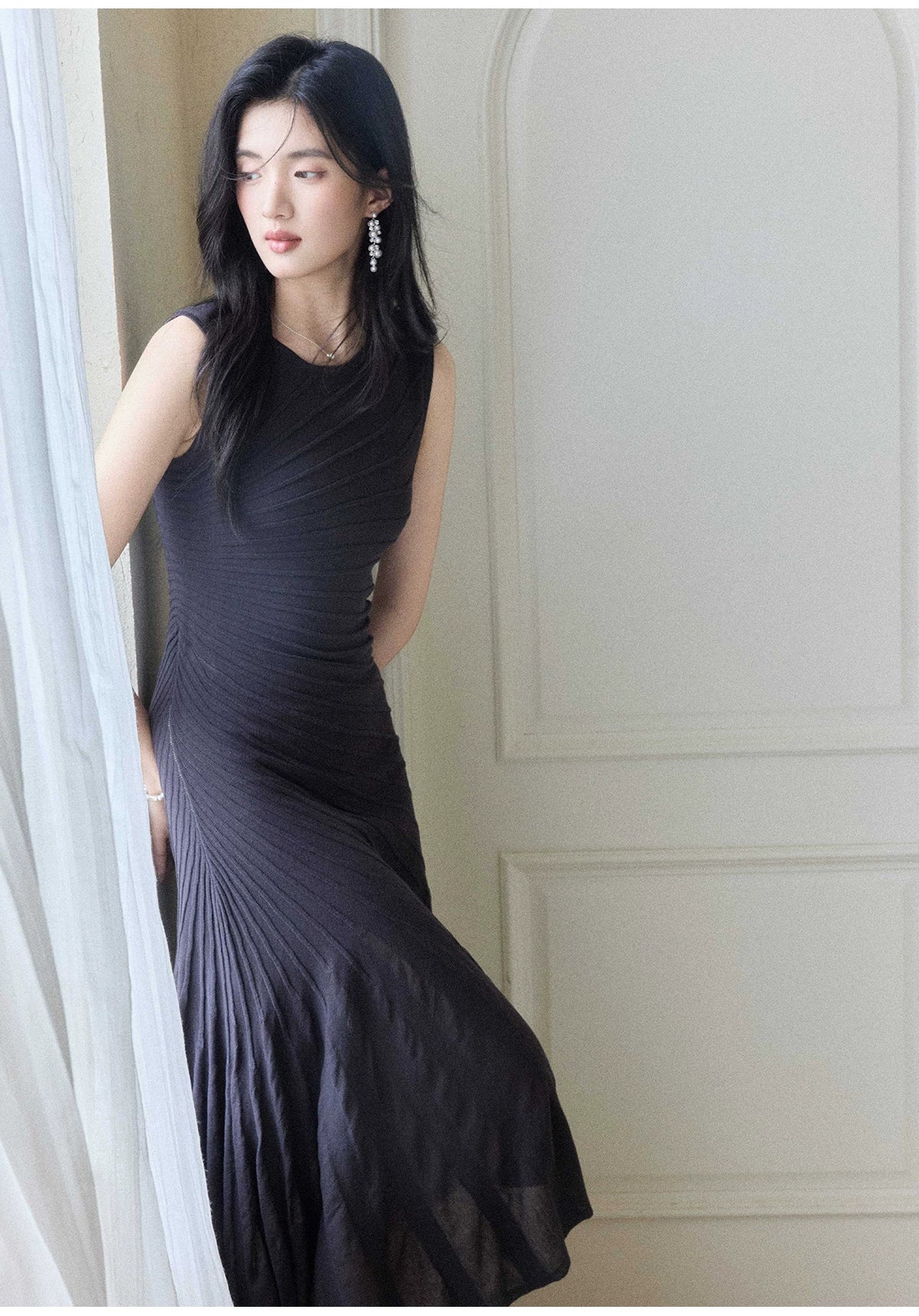 TYANG High-end Temperament Sleeveless Diagonal Pleated Dress