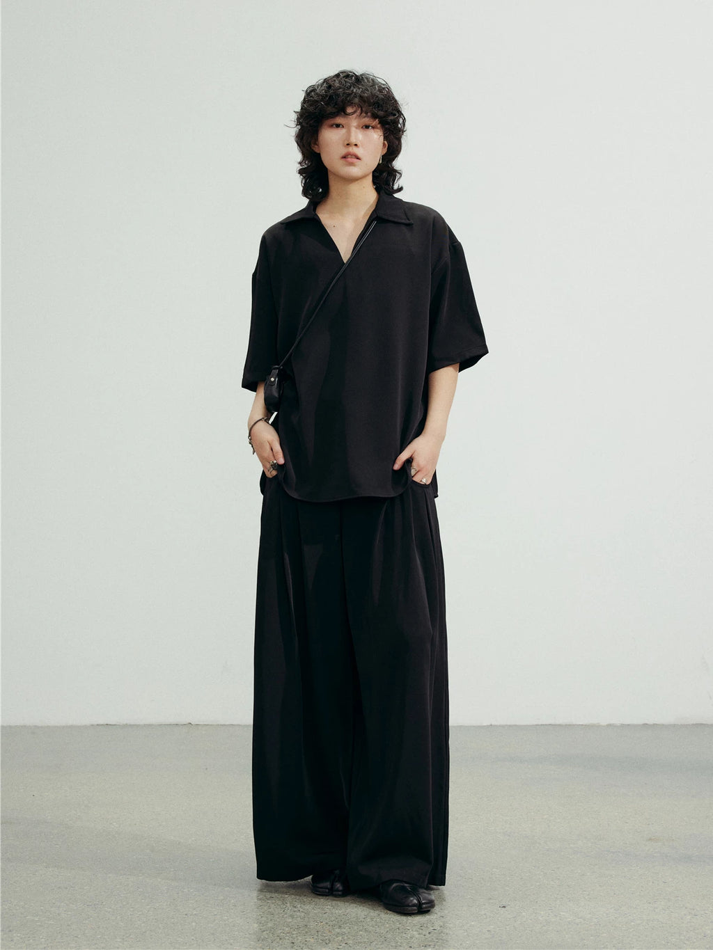 SUNYVONNE Minimalist V-neck Loose Short-sleeve Shirt