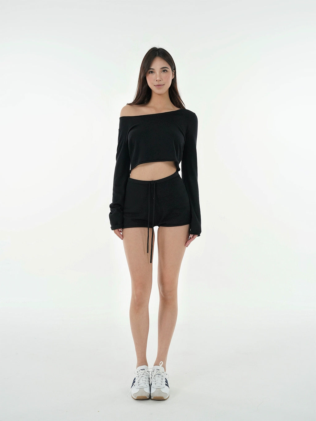 Jim Kennet Large Neckline Curled Short Long Sleeve Knitted Shorts Set