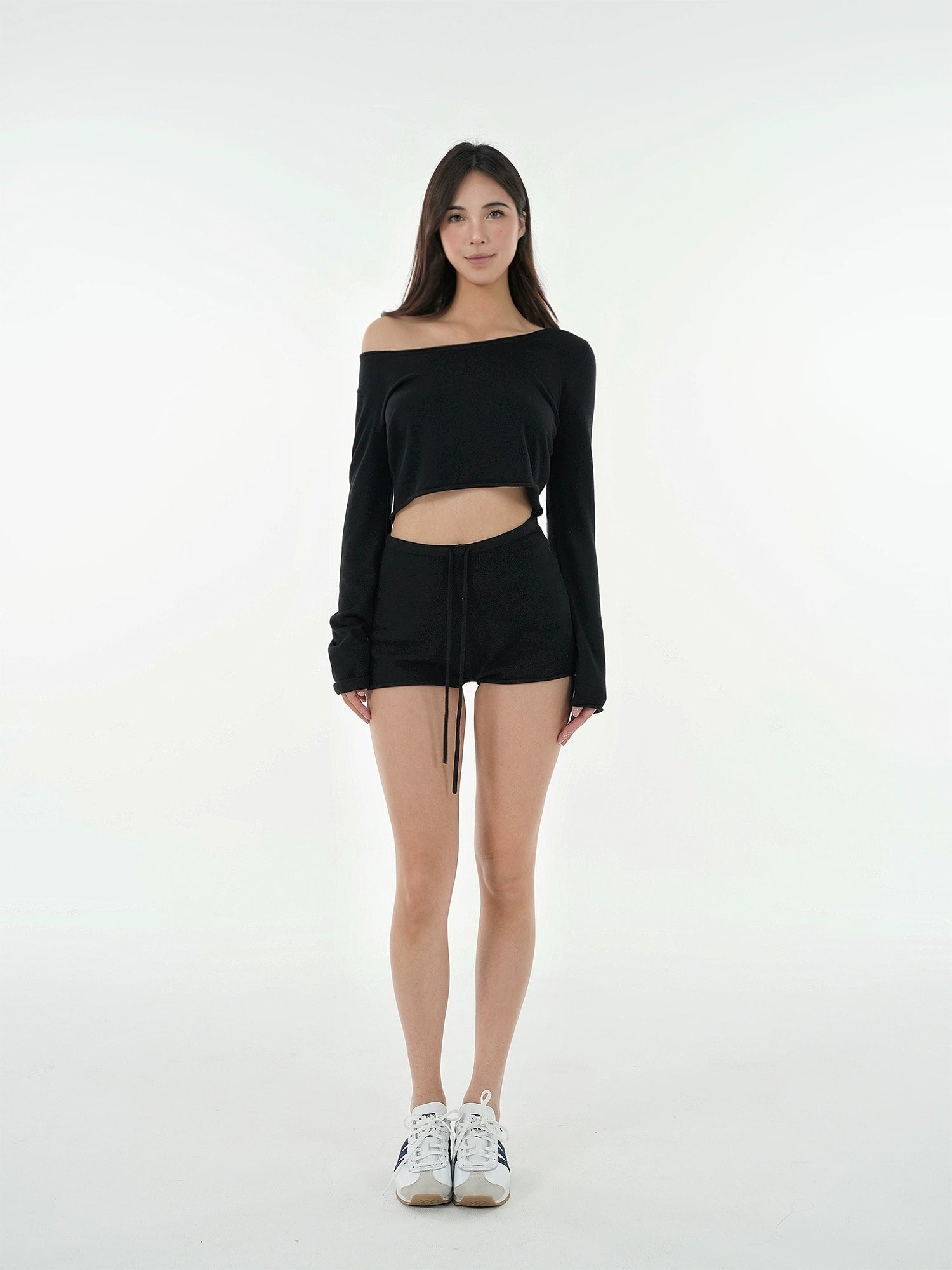 Jim Kennet Large Neckline Curled Short Long Sleeve Knitted Shorts Set