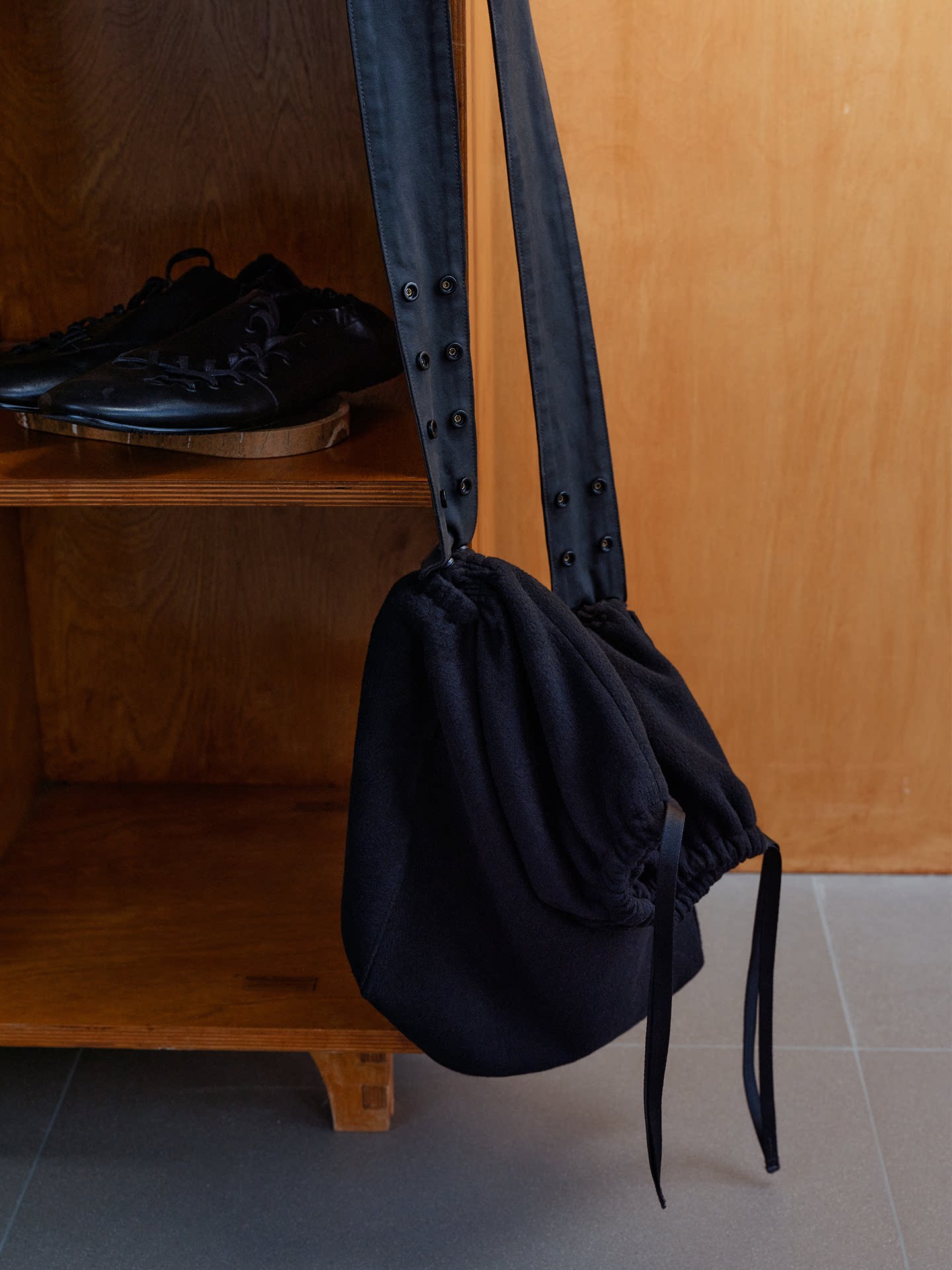 JCAESAR Leather Drawstring Messenger Bag