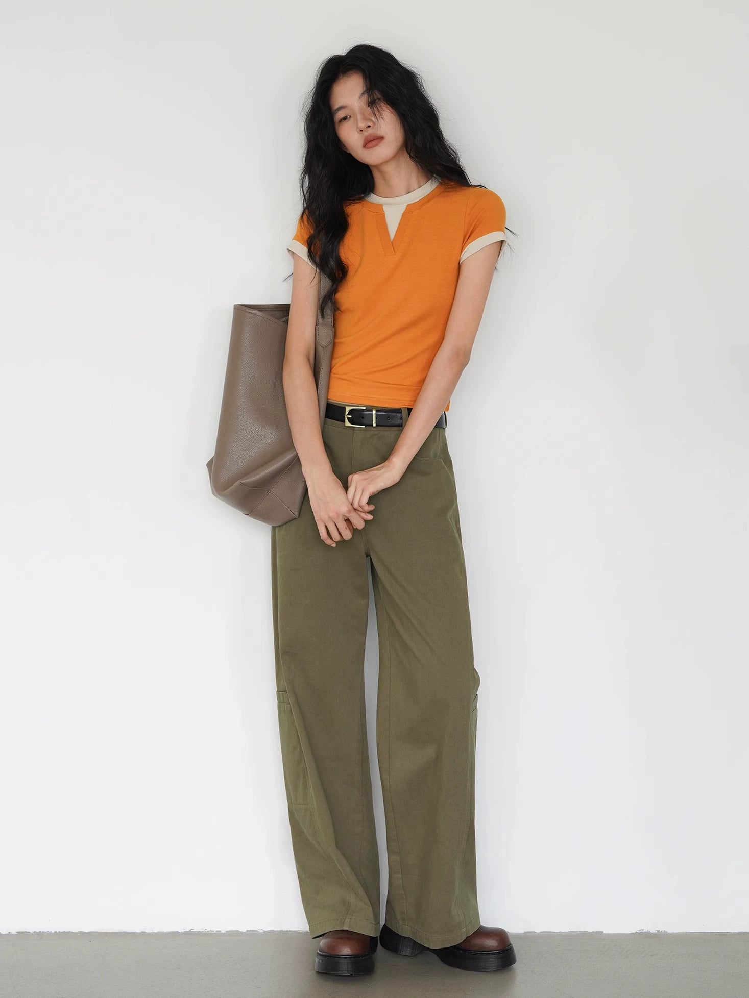 EIGHTHMONTH Contrast Fake Two V-neck Slim Tee