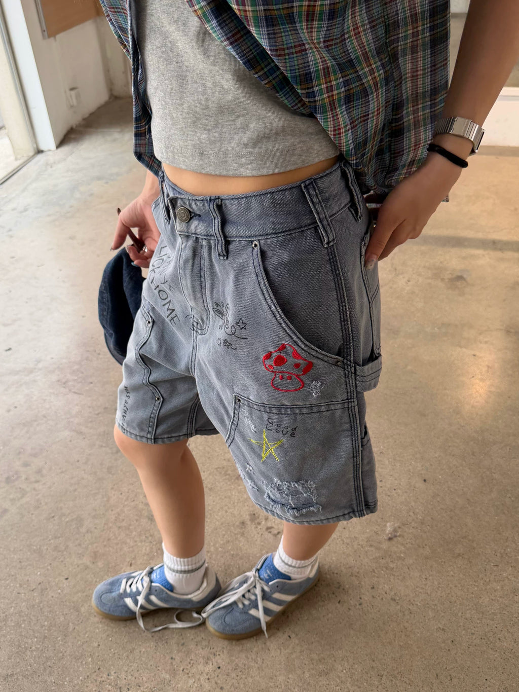 CCYE Embroidered Print Frayed Denim Shorts