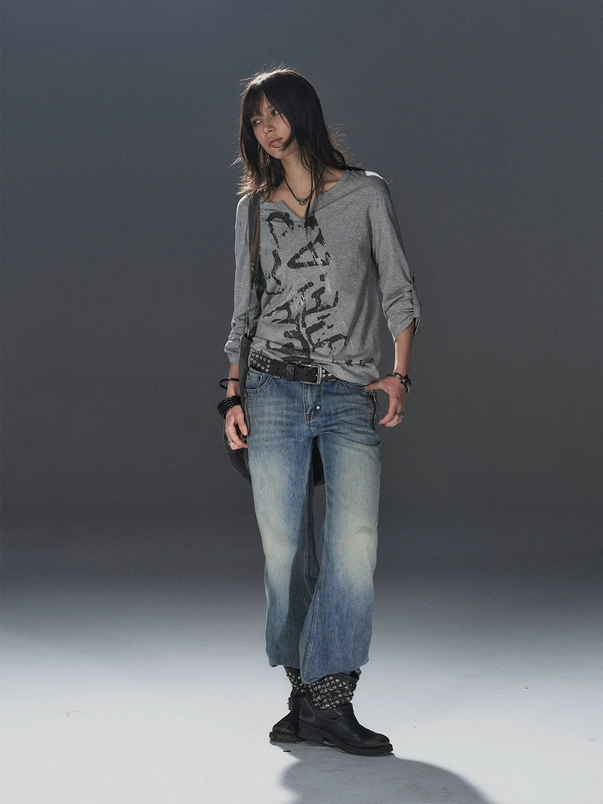 WearAndtear Small V-neck Loose and Light Long Sleeves