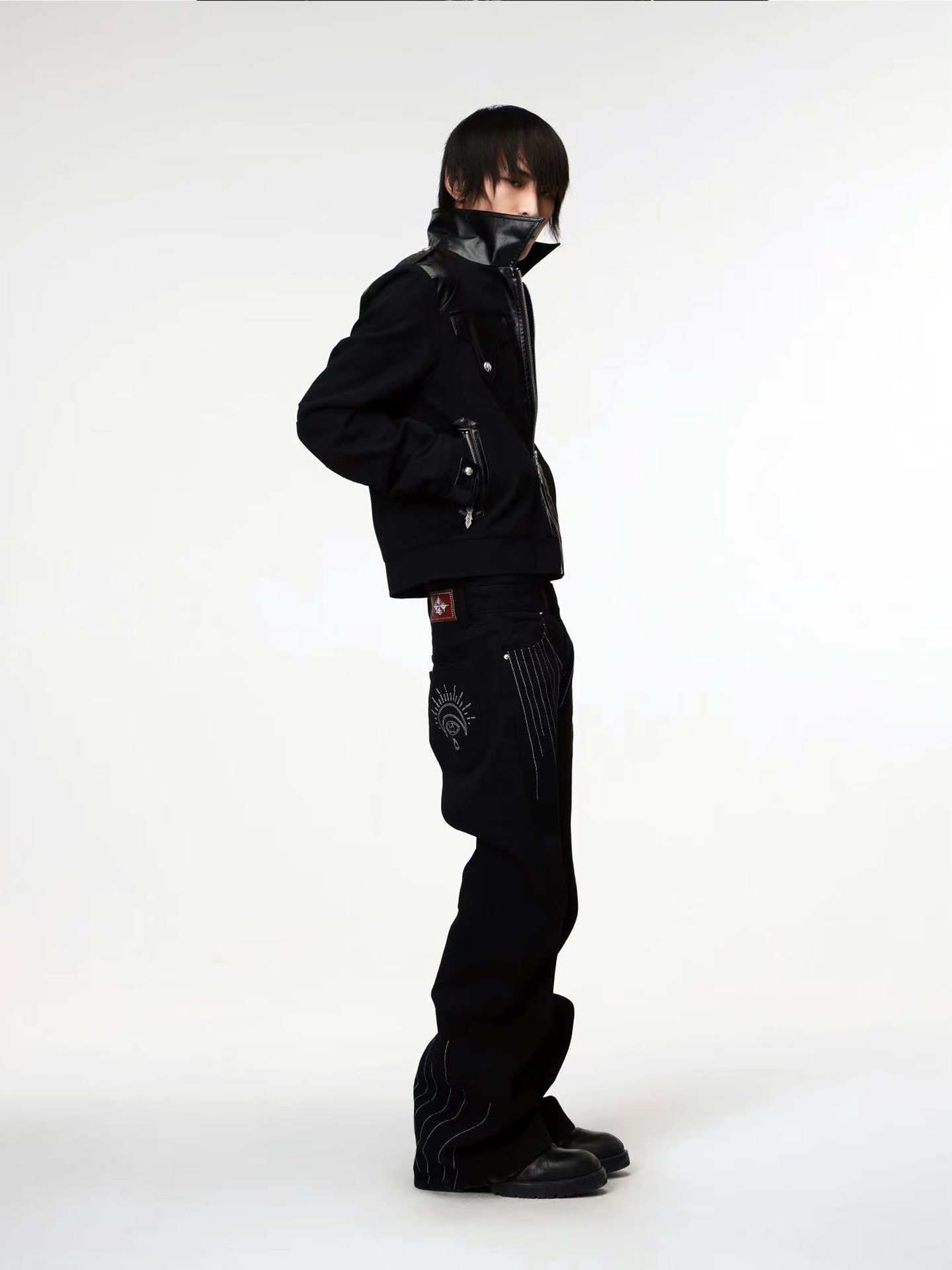 DETW Three-dimensional Line Embroidered Stacked Jeans