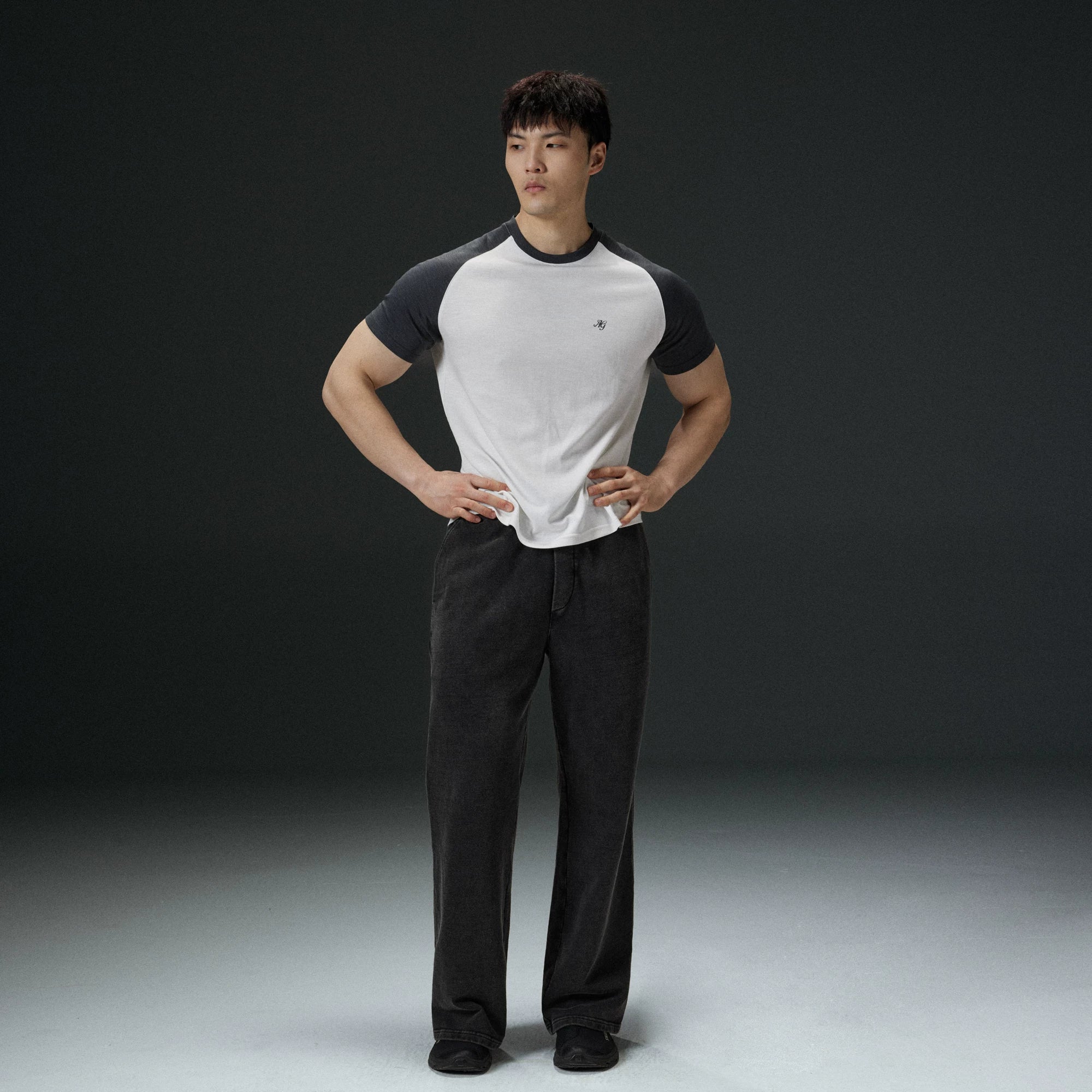 AFTERGLOW Contrast Color Shoulder Sleeve Slim Tee