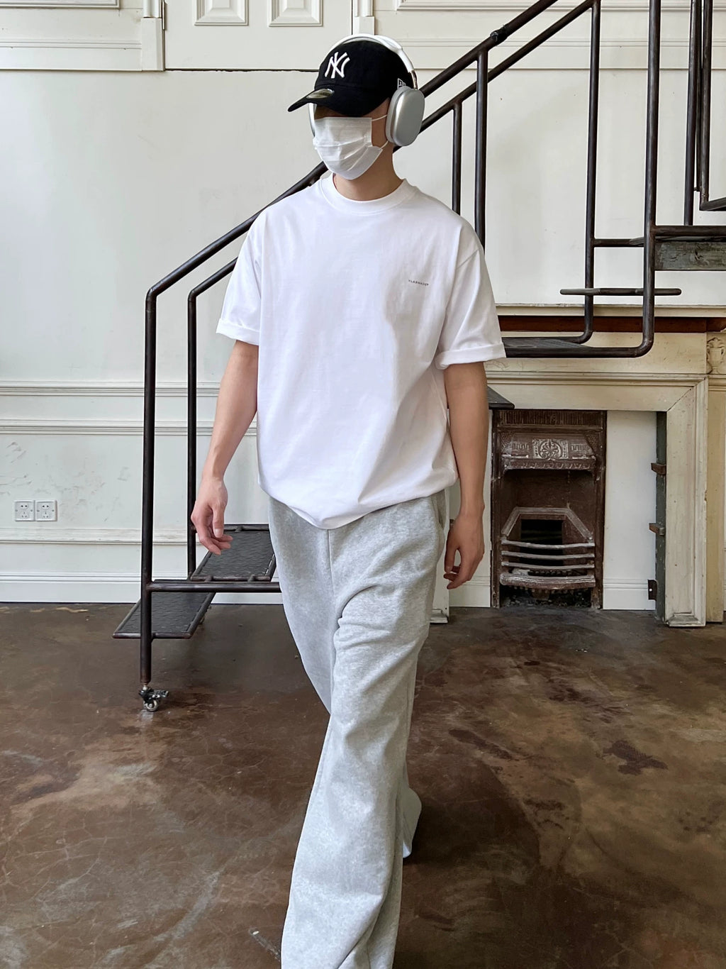 VLABMADE Small Neckline Logo Printing Loose Tee