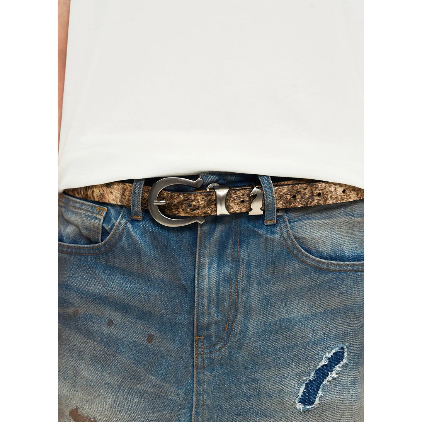 Slight Vogue Horseshoe Carved Belt