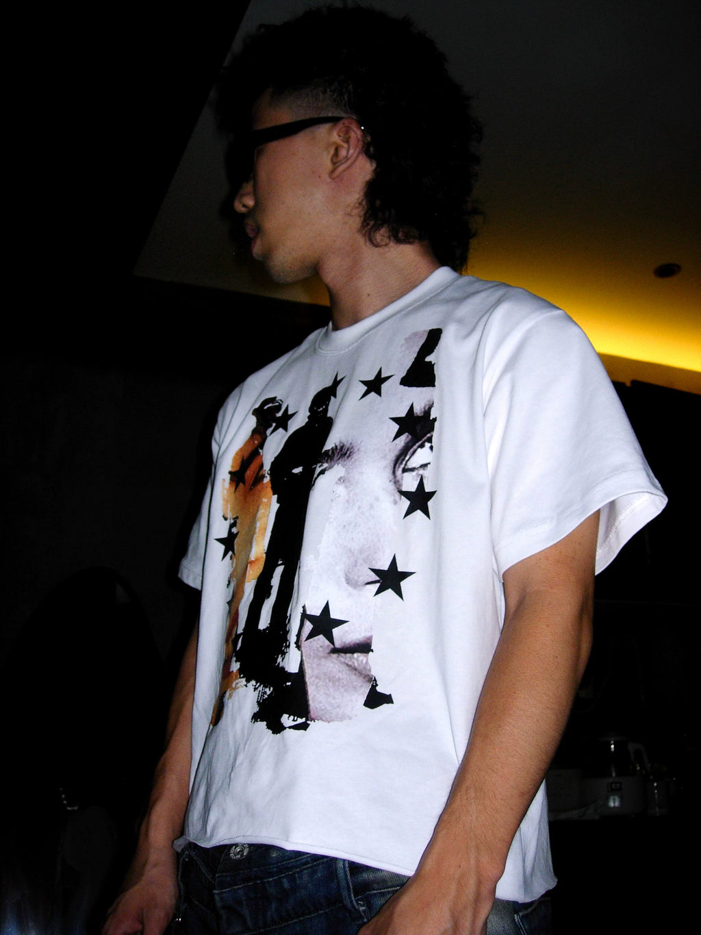 YBSSTREETMARKET Portrait Heat Transfer Hand Damage Short Width Tee