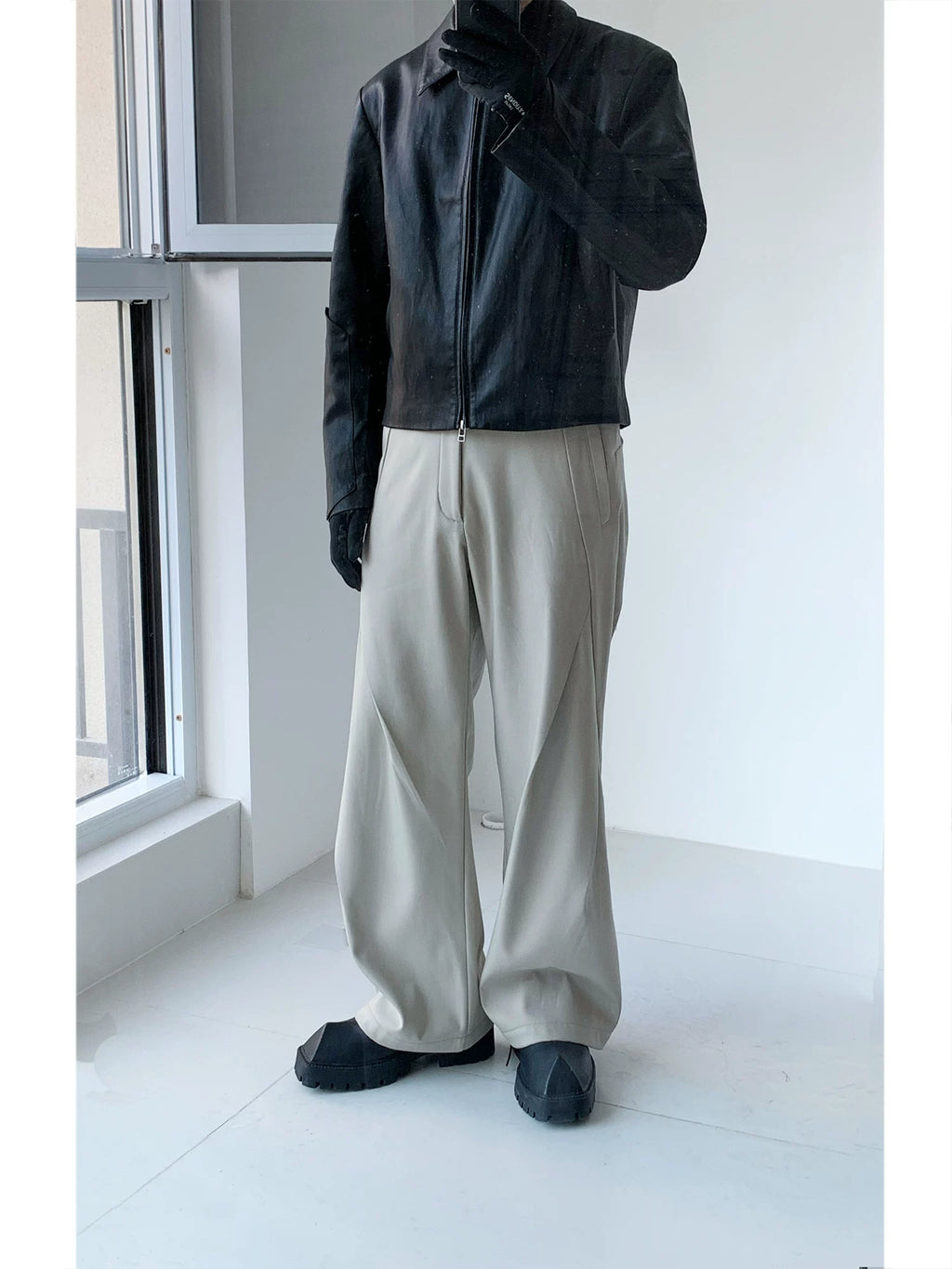 SOUTH Wide-leg Pleated Trousers