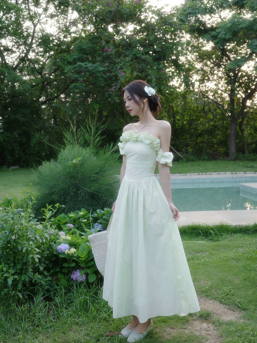 Wildberry One-word Shoulder Waist Temperament Dress