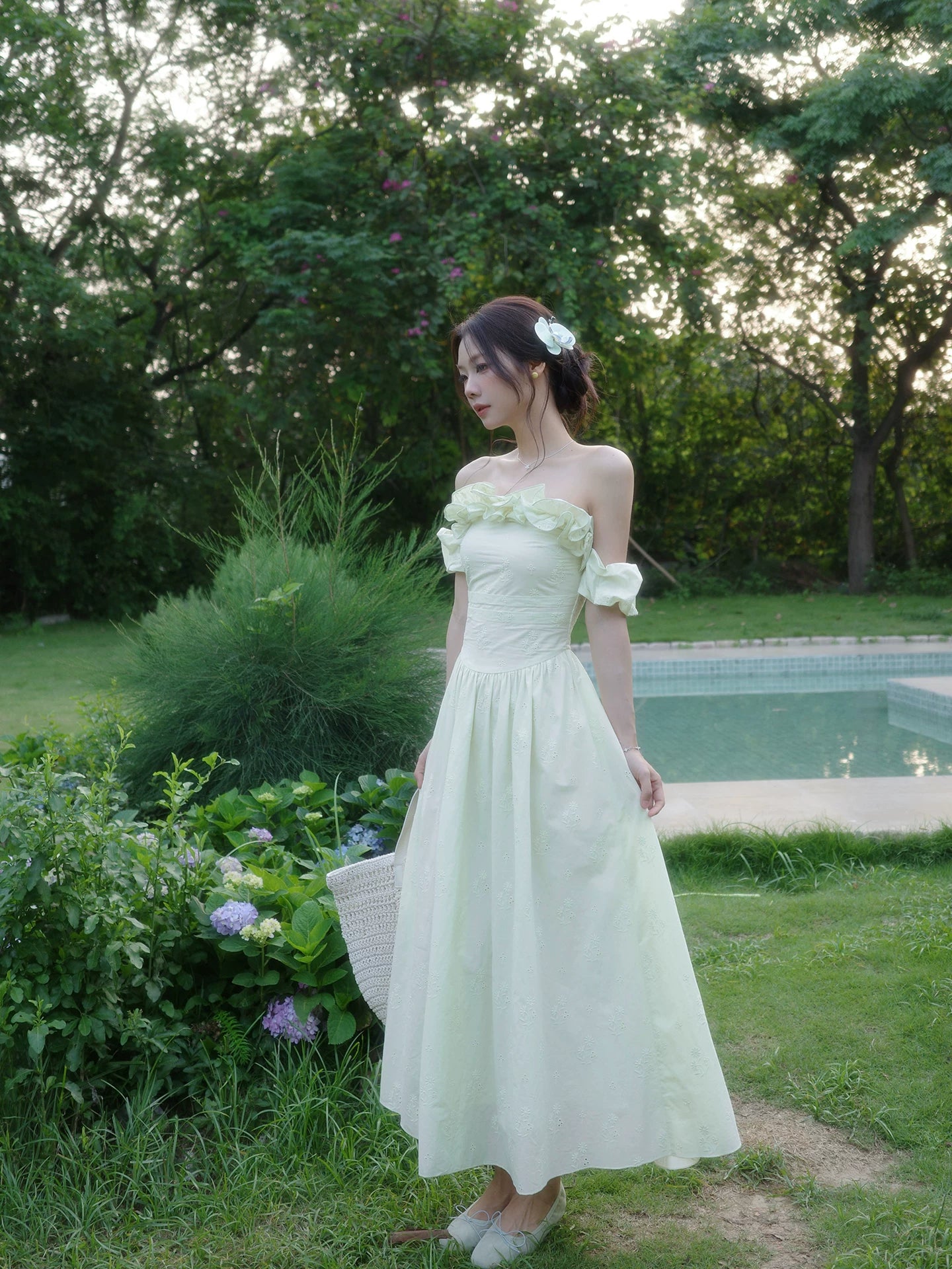 Wildberry One-word Shoulder Waist Temperament Dress