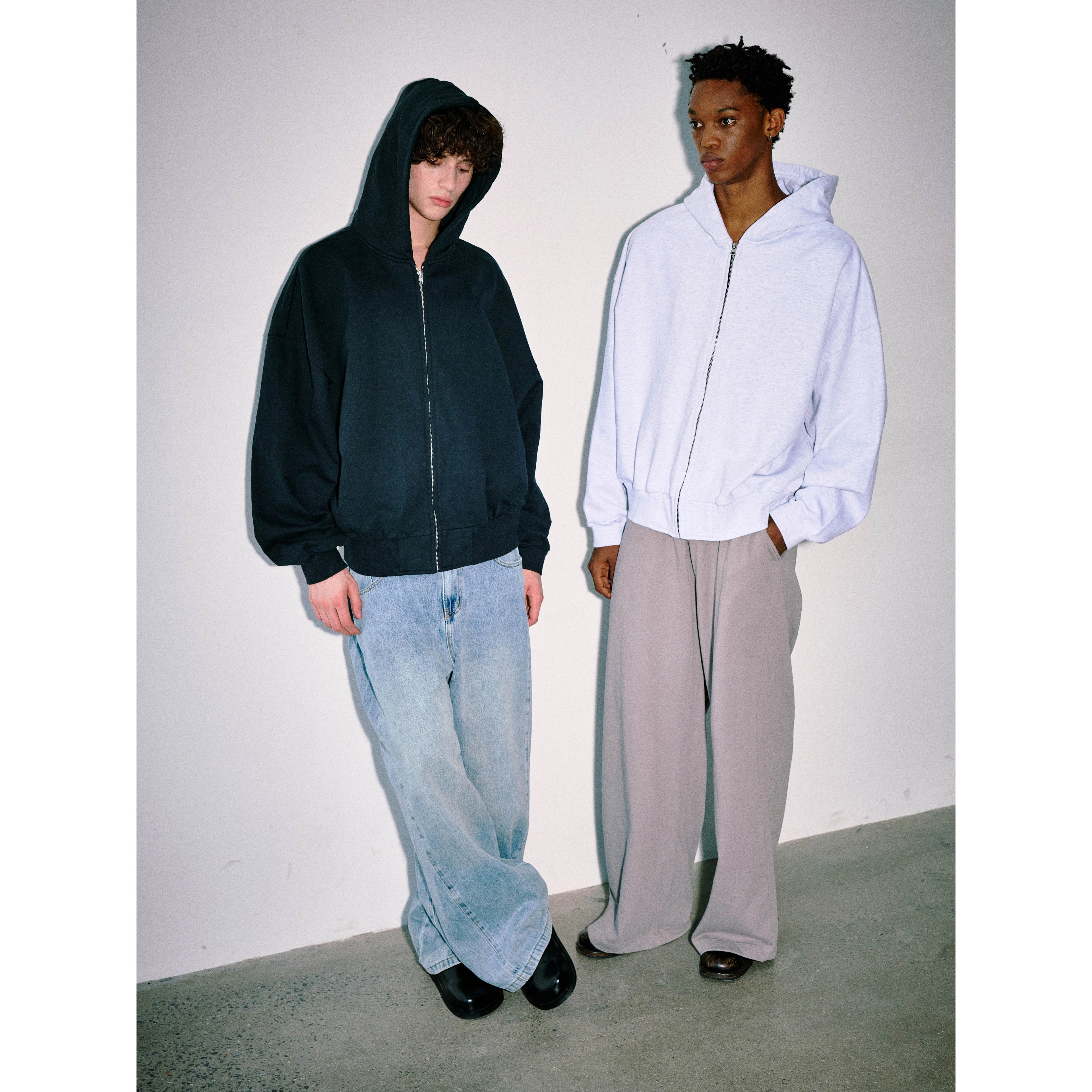 Anniehall Large Silhouette Bat Sleeve Short Wide Zip Hooded Sweater