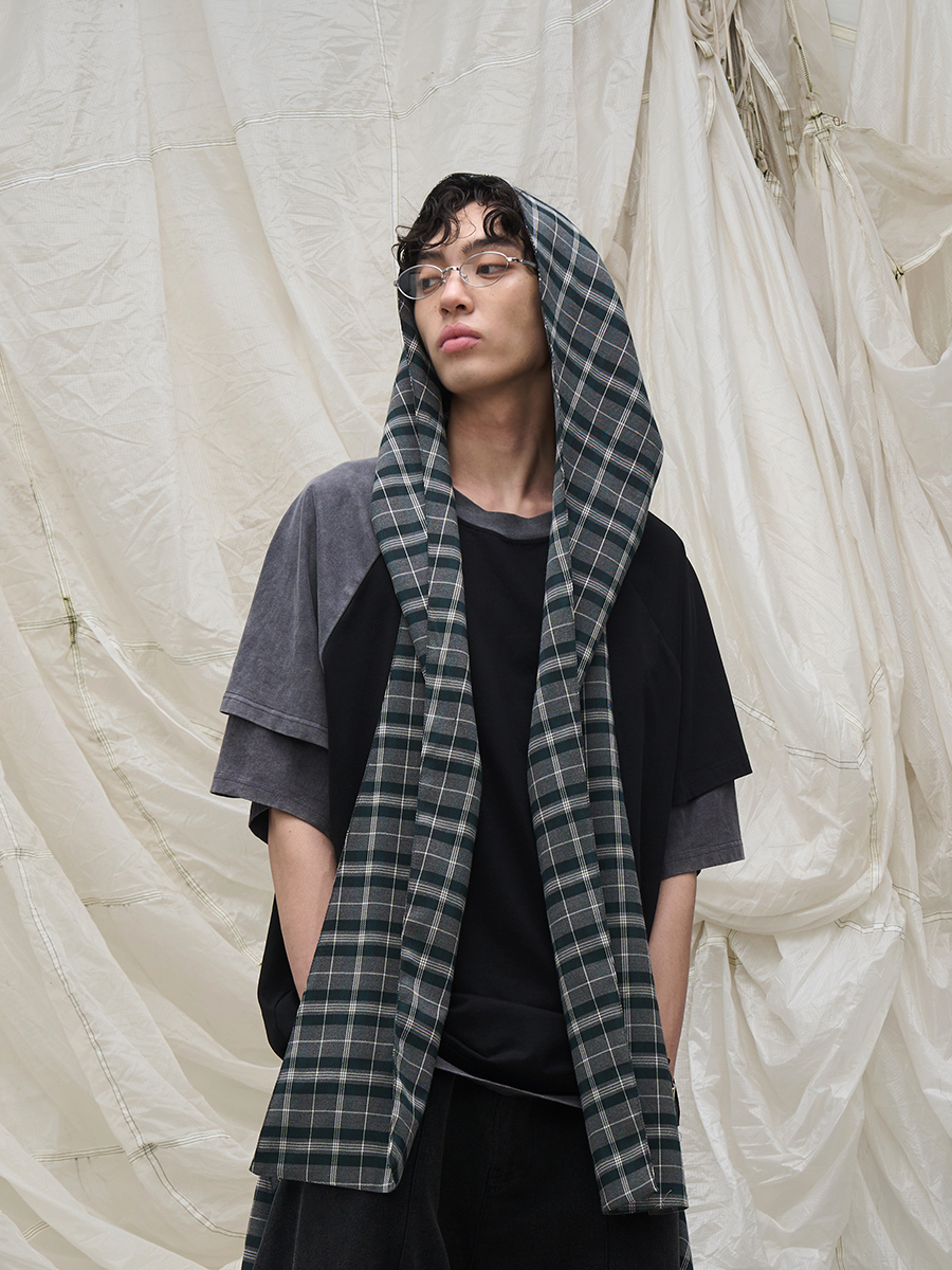 RELABEL Removable Scarf Multi-layer Contrasting Tee