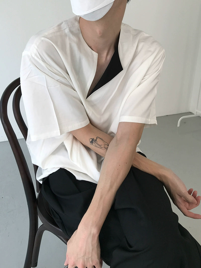 COLN Contrast Neckline Fold Silky Tee