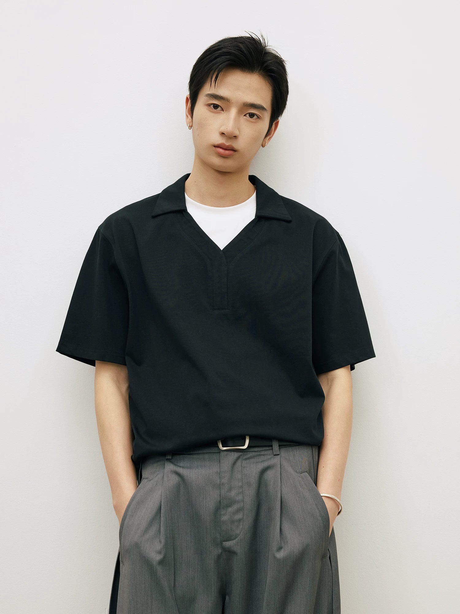 LR V-neck Contrasting False Two-piece Tee