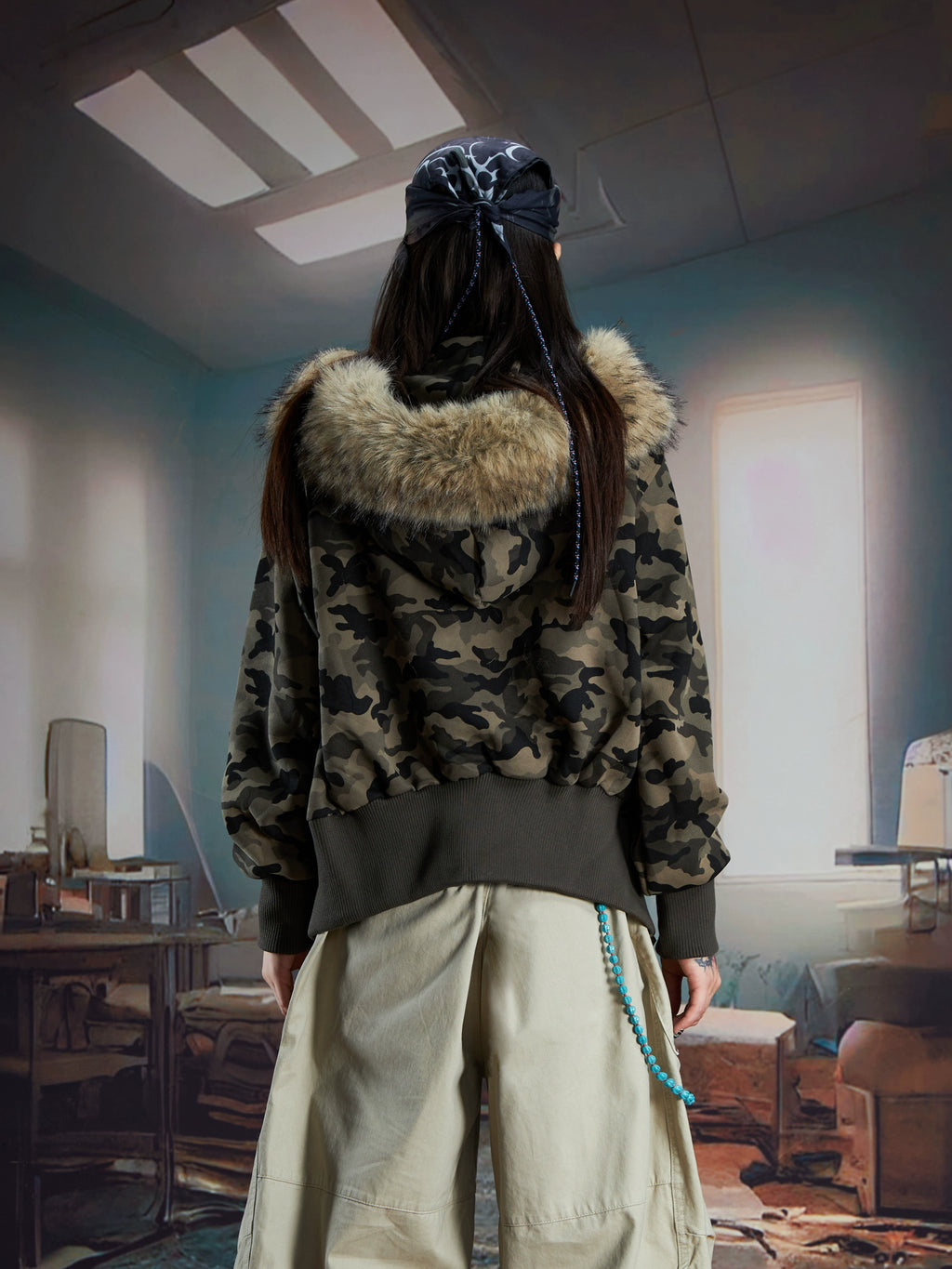 NOMANIAI Hairy Hooded Camouflage Short Jacket